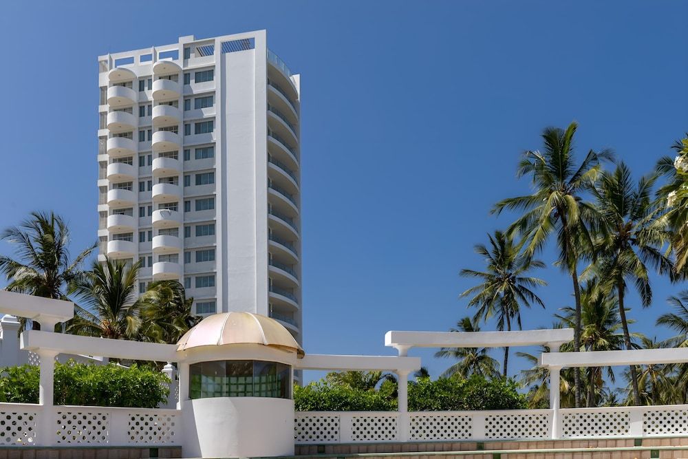Paris - Shanzu - Sun N Sand Beach Resort - Shanzu