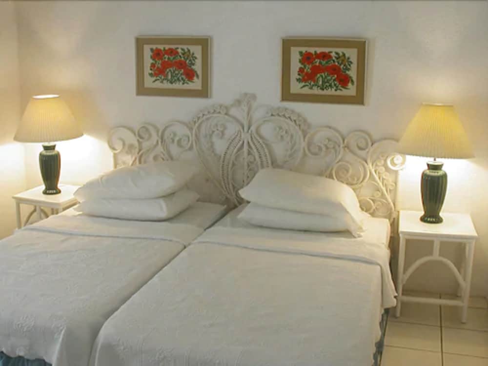 Paris - Bridgetown - Paradise Villas - Bridgetown