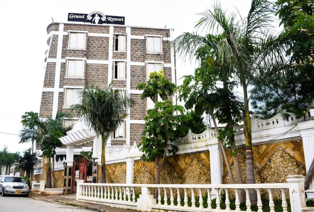 Paris - Mombasa - Louis Montfort Grand Resort - Mombasa - Mombasa