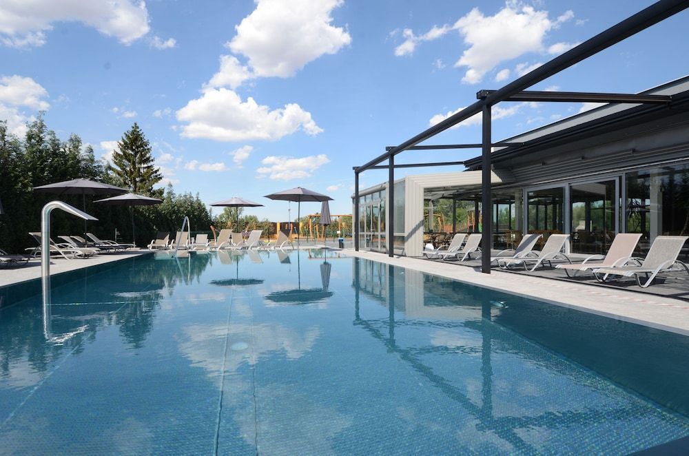 Bordeaux - Prague - Hotel Aura Design & Garden Pool - Prague