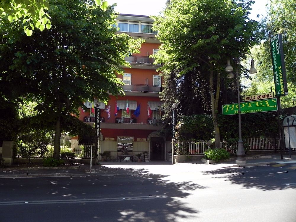 Paris - Grottaferrata - Hotel Villa Robinia - Grottaferrata
