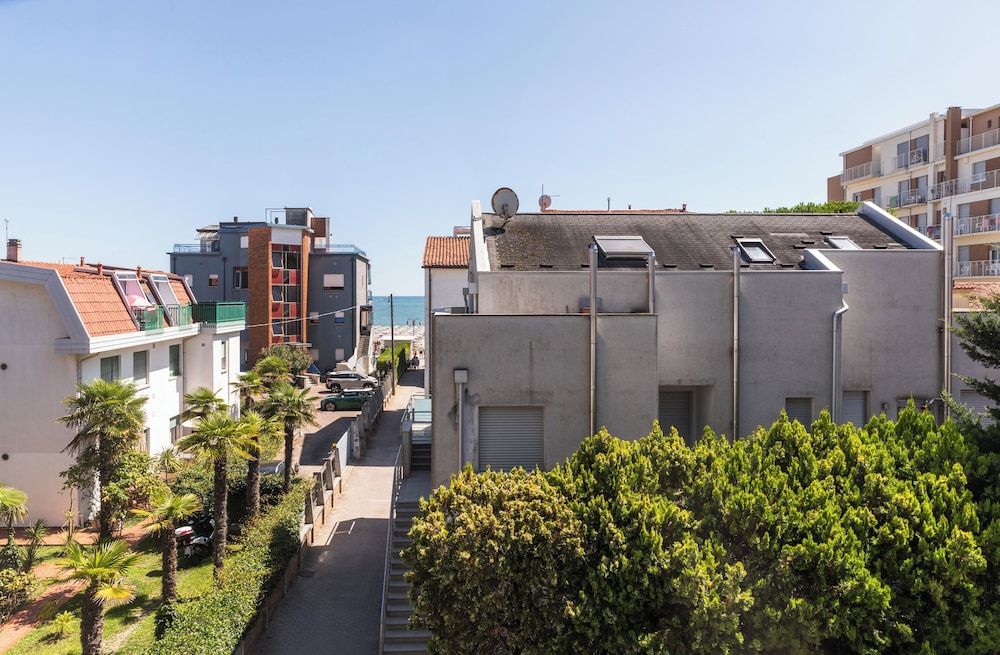 Paris - Lido di Jesolo - Hotel Helvetia - Lido di Jesolo