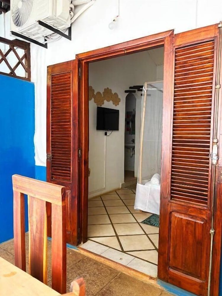 Paris - Antsiranana - HAVANA - Antsiranana