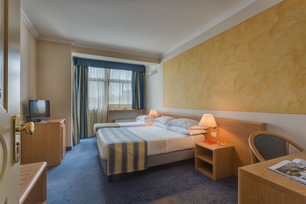 Lyon - Brescia - Hotel Continental Brescia - Brescia