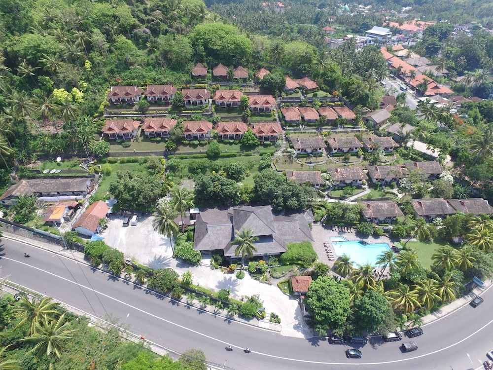 Paris - Senggigi - Puri Bunga Beach Cottages - Senggigi
