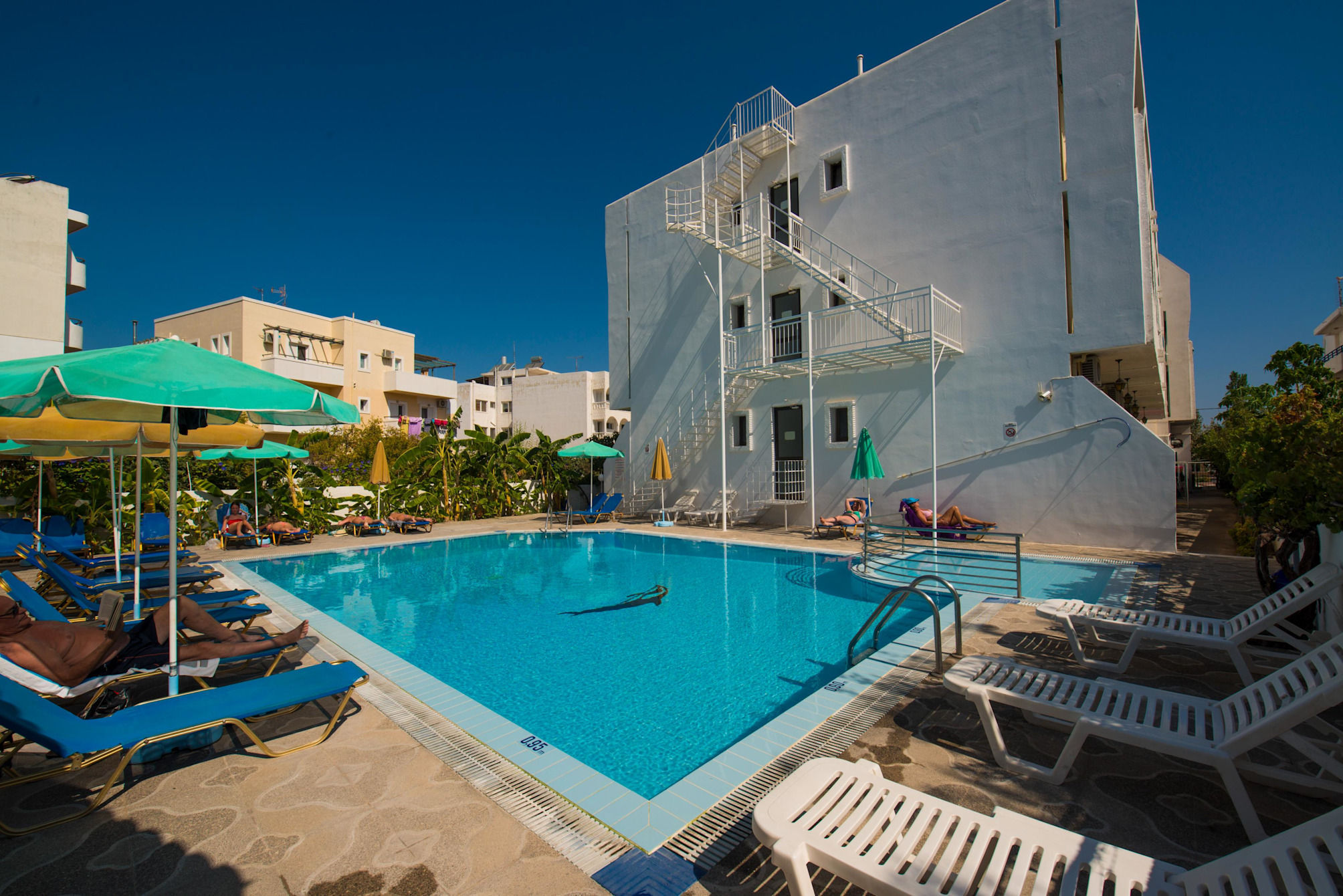 International Hotel 1