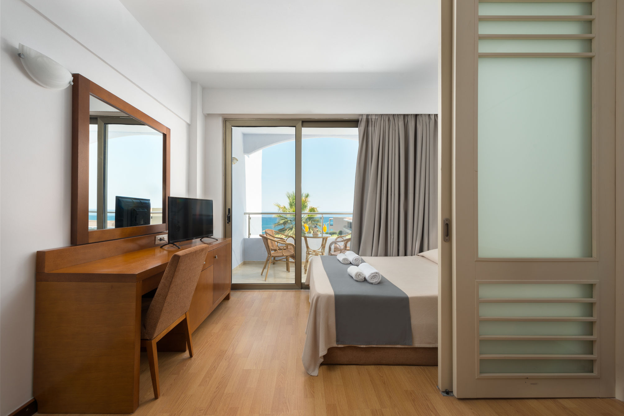 Paralos Rodos Lifestyle 2