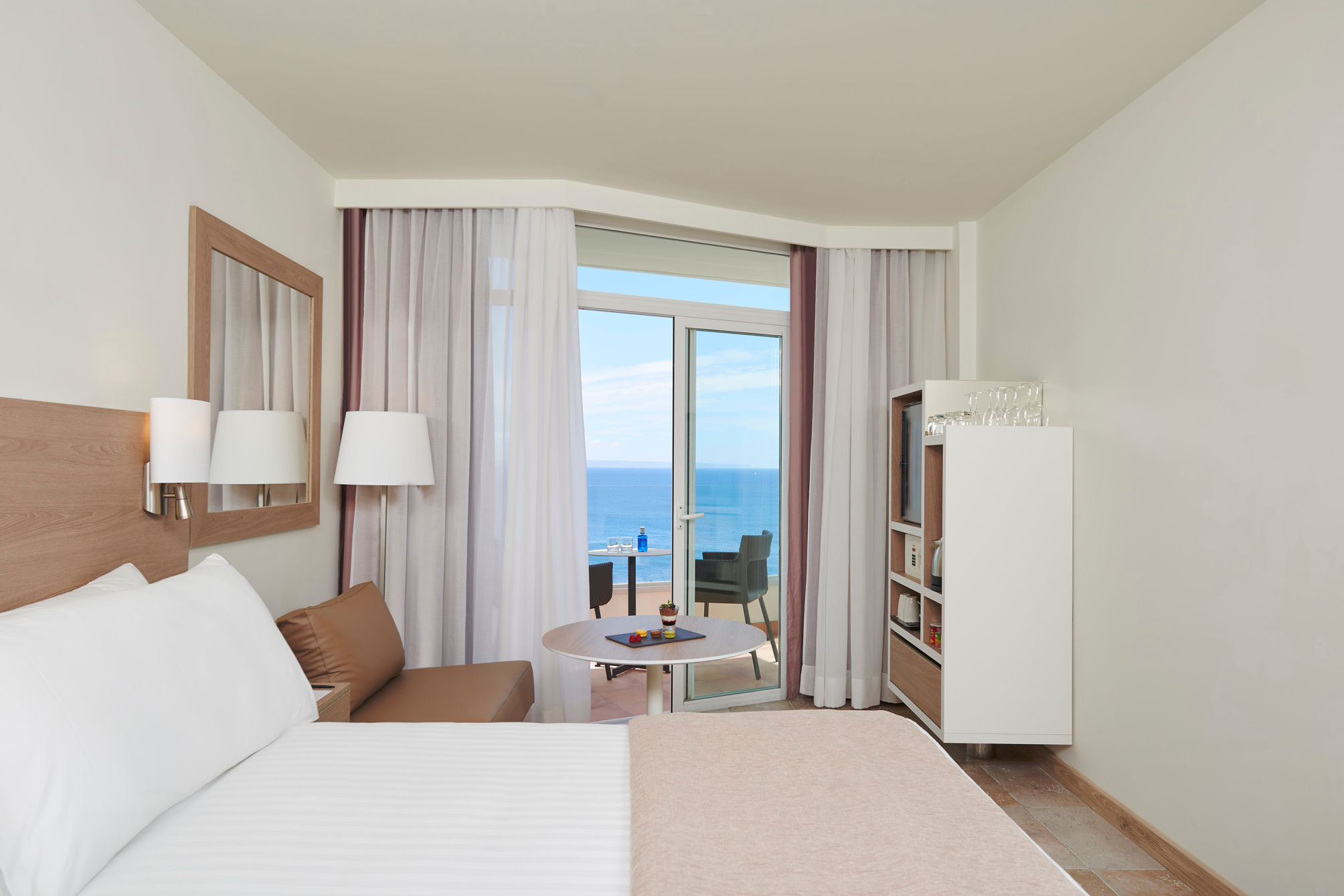 Melia Guestroom Lateral Front Sea View
