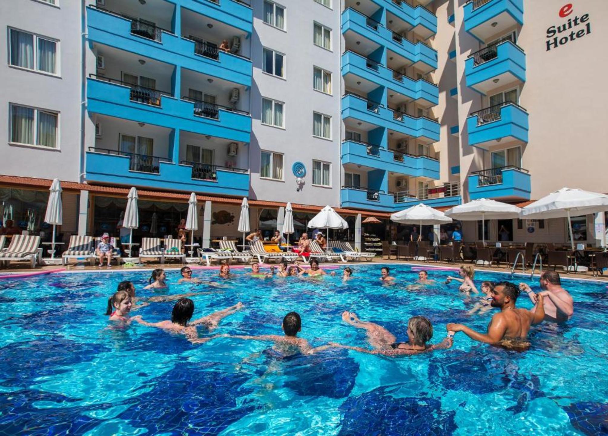 Club Big Blue Suit Hotel 2