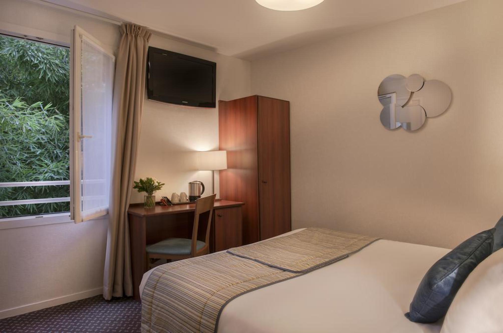 Hotel Izzy 2