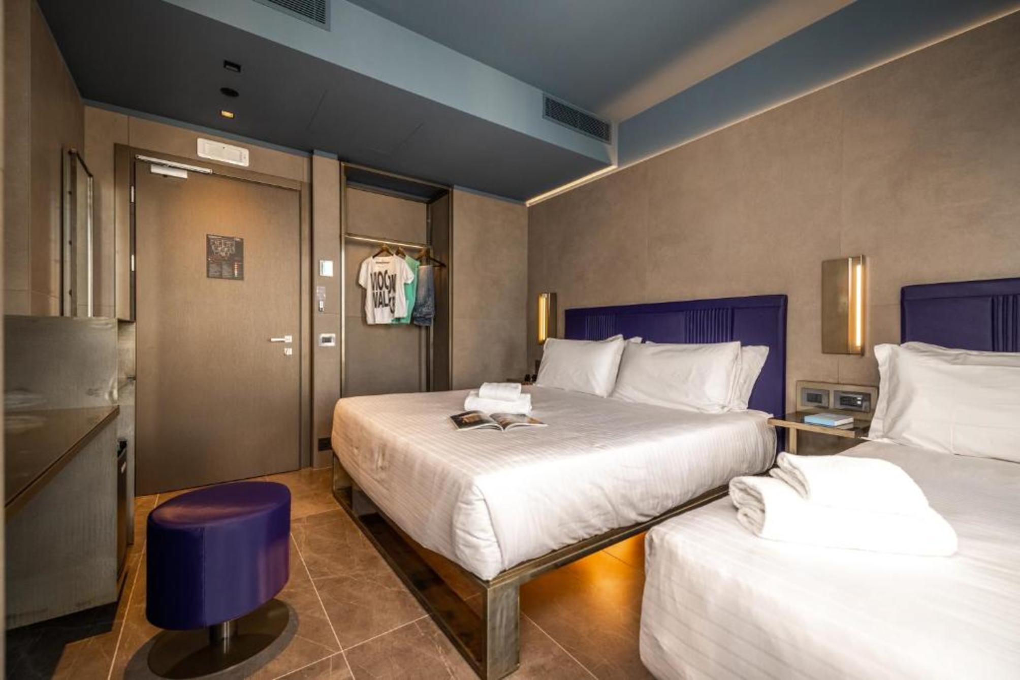Triple Room with Balcony and City View