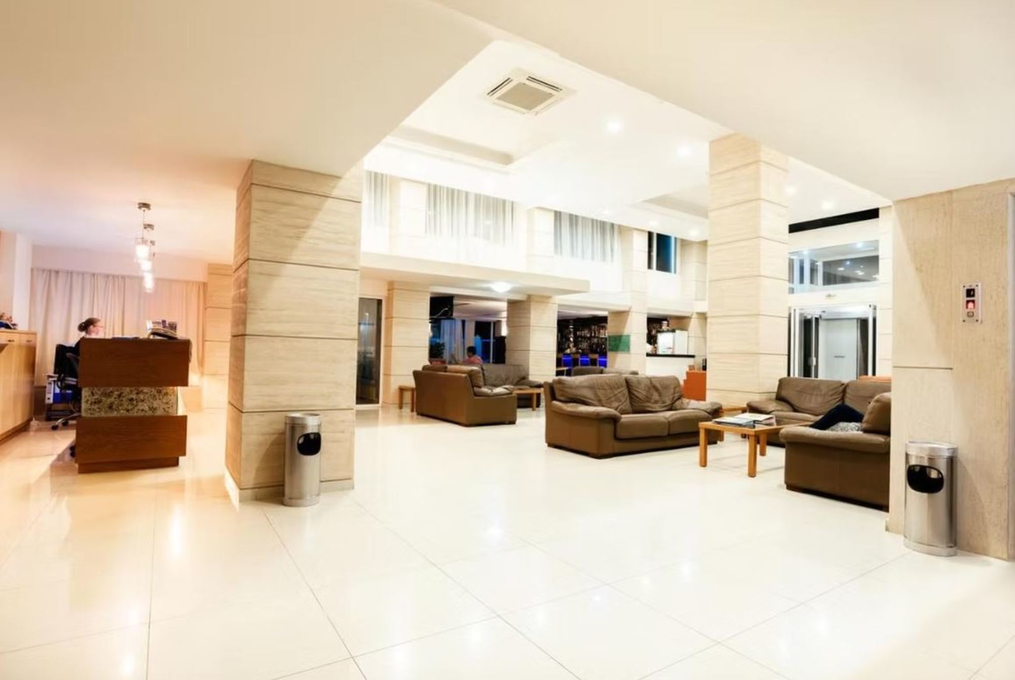 Hotel Riviera 2
