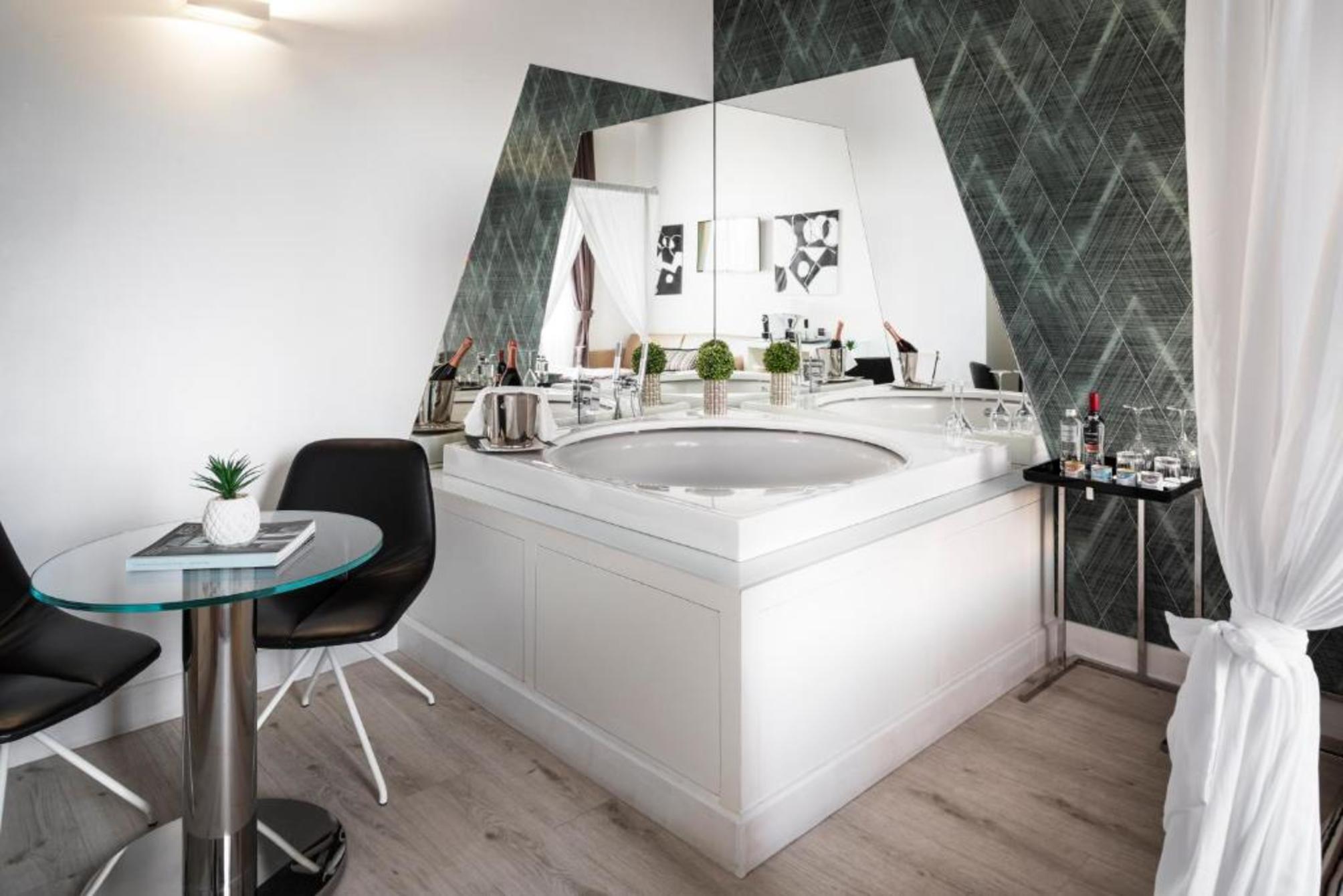 Junior Superior Suite with Arno River View