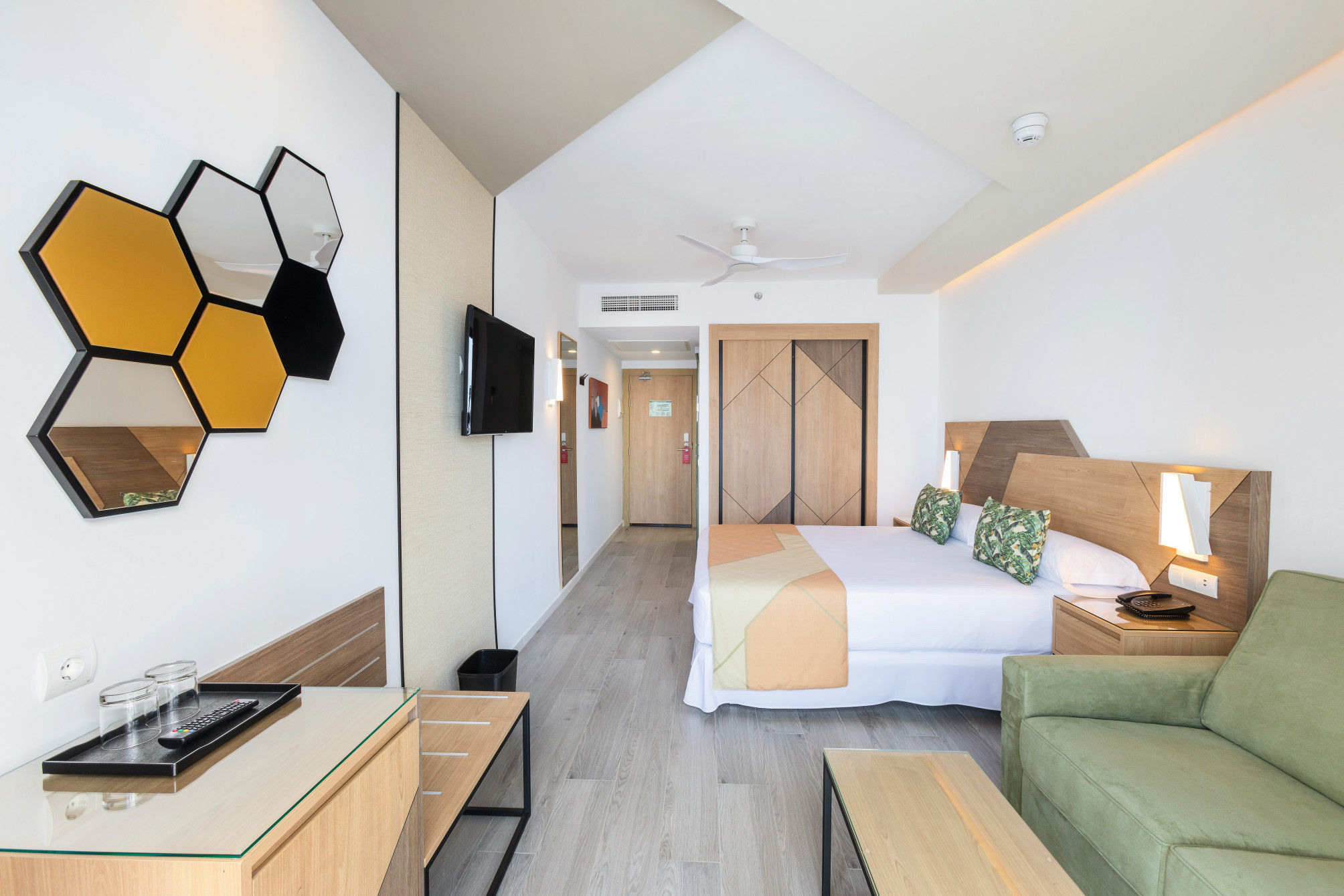 Double room with balcony and sea view