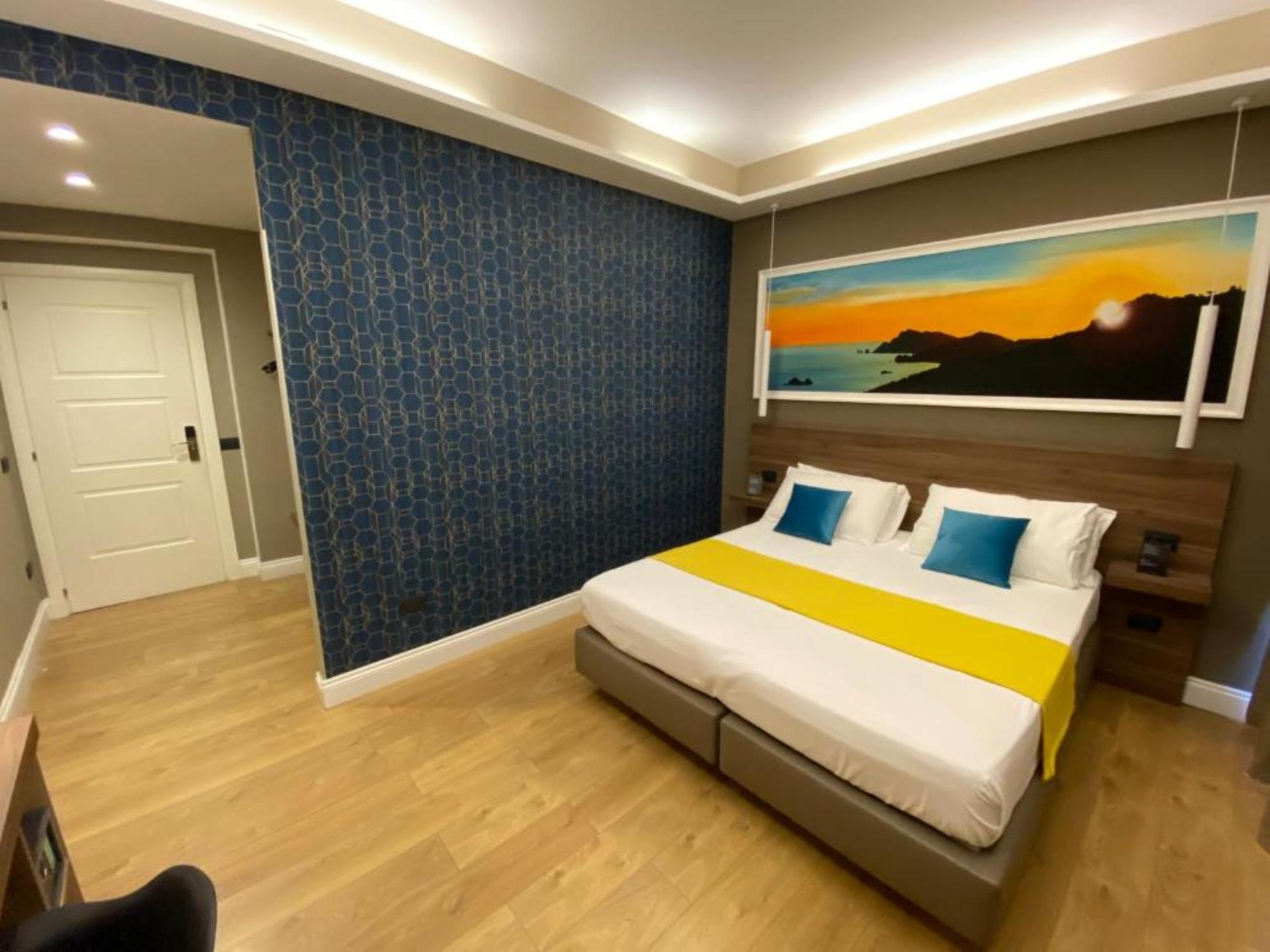 7th Floor Suite 2
