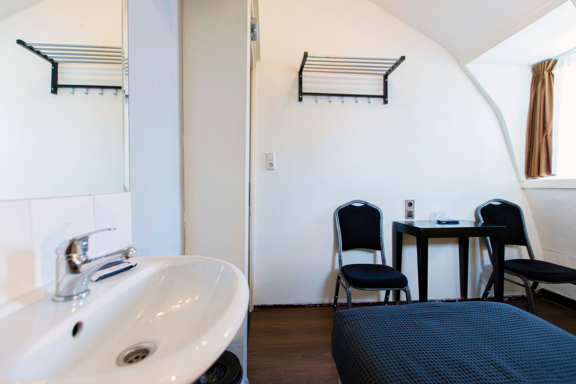 Economy Twin Room with Shared bathroom