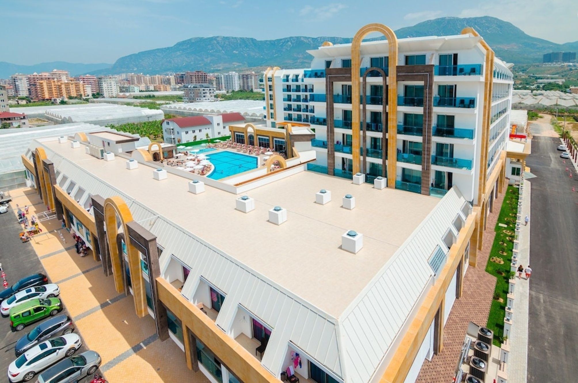 The Lumos Deluxe Resort Hotel & Spa 2