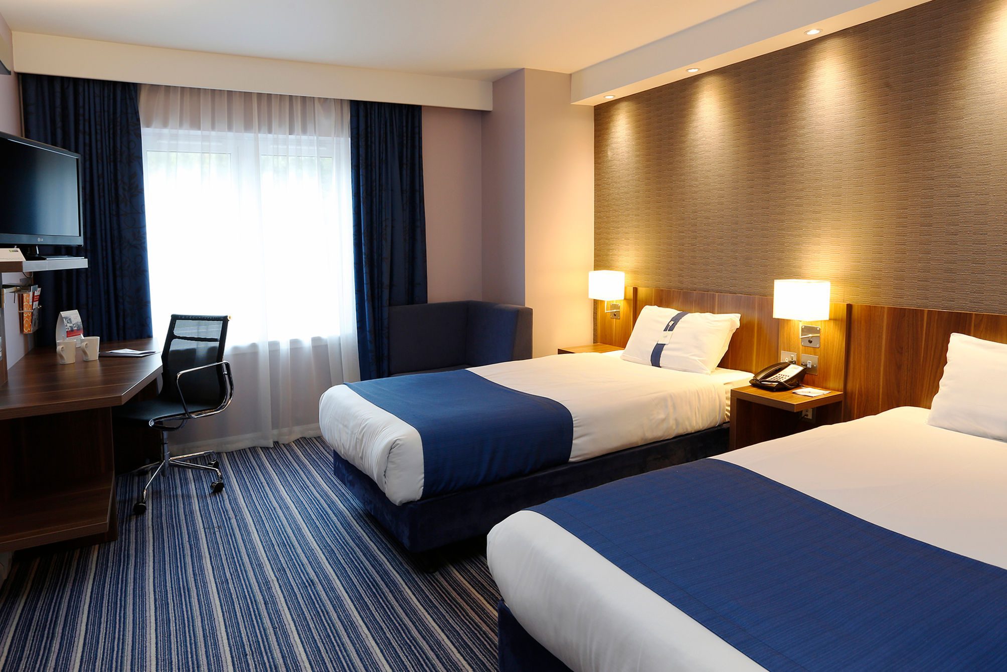 Holiday Inn Express WINDSOR by IHG 2