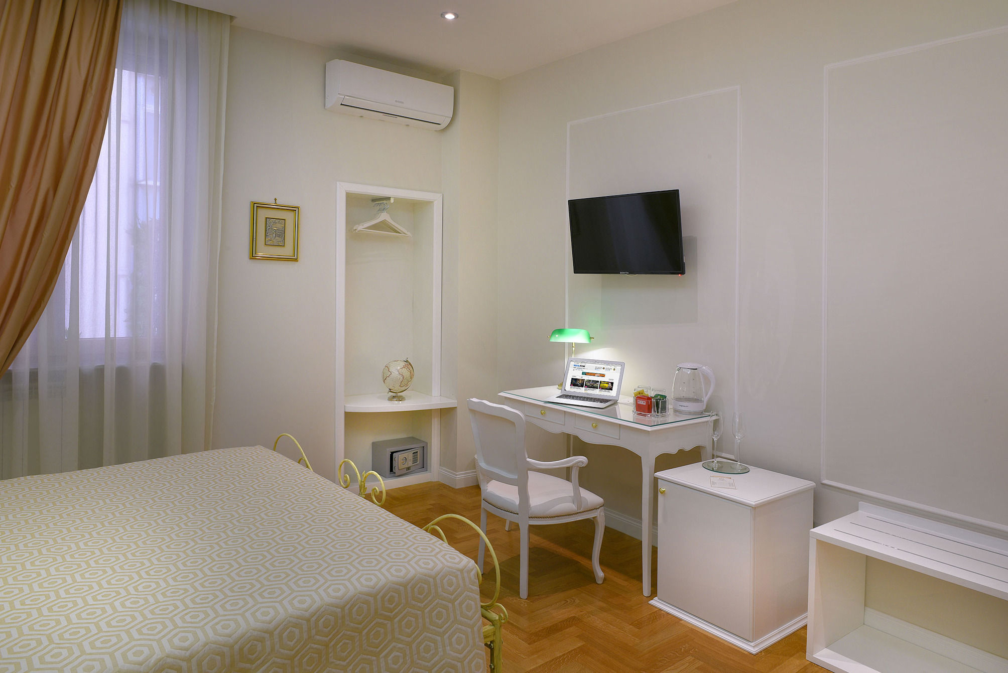 Luxury Quad Room
