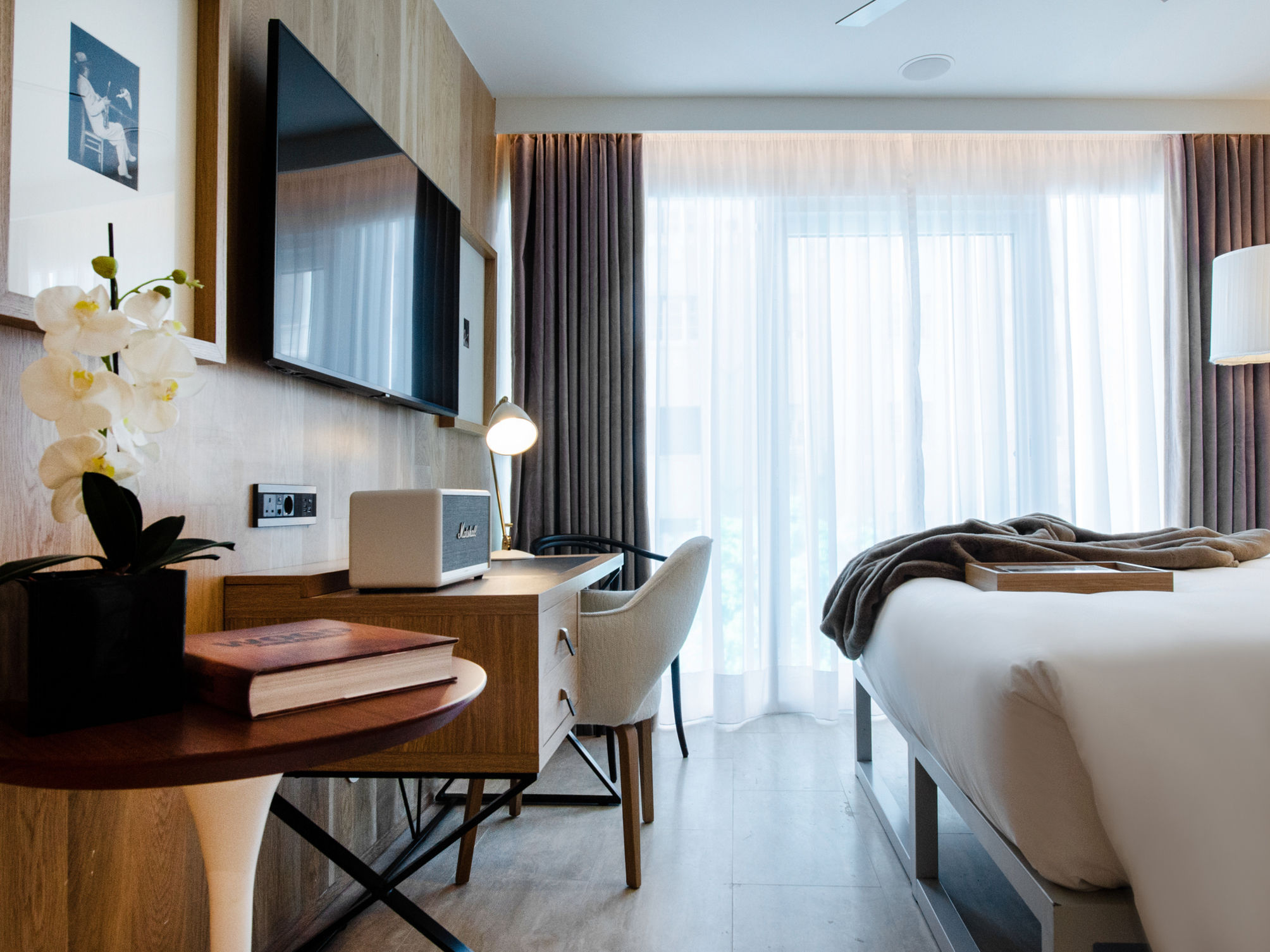 Contemporary Standard Small Room