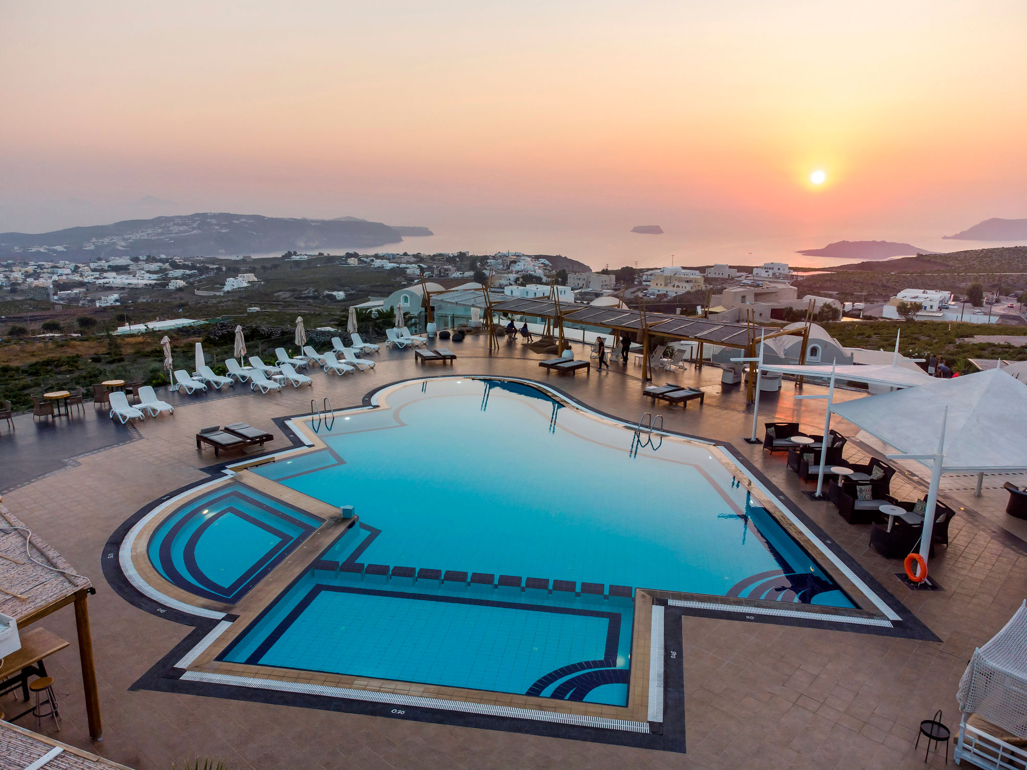 Smy Santorini Suites & Villas 1
