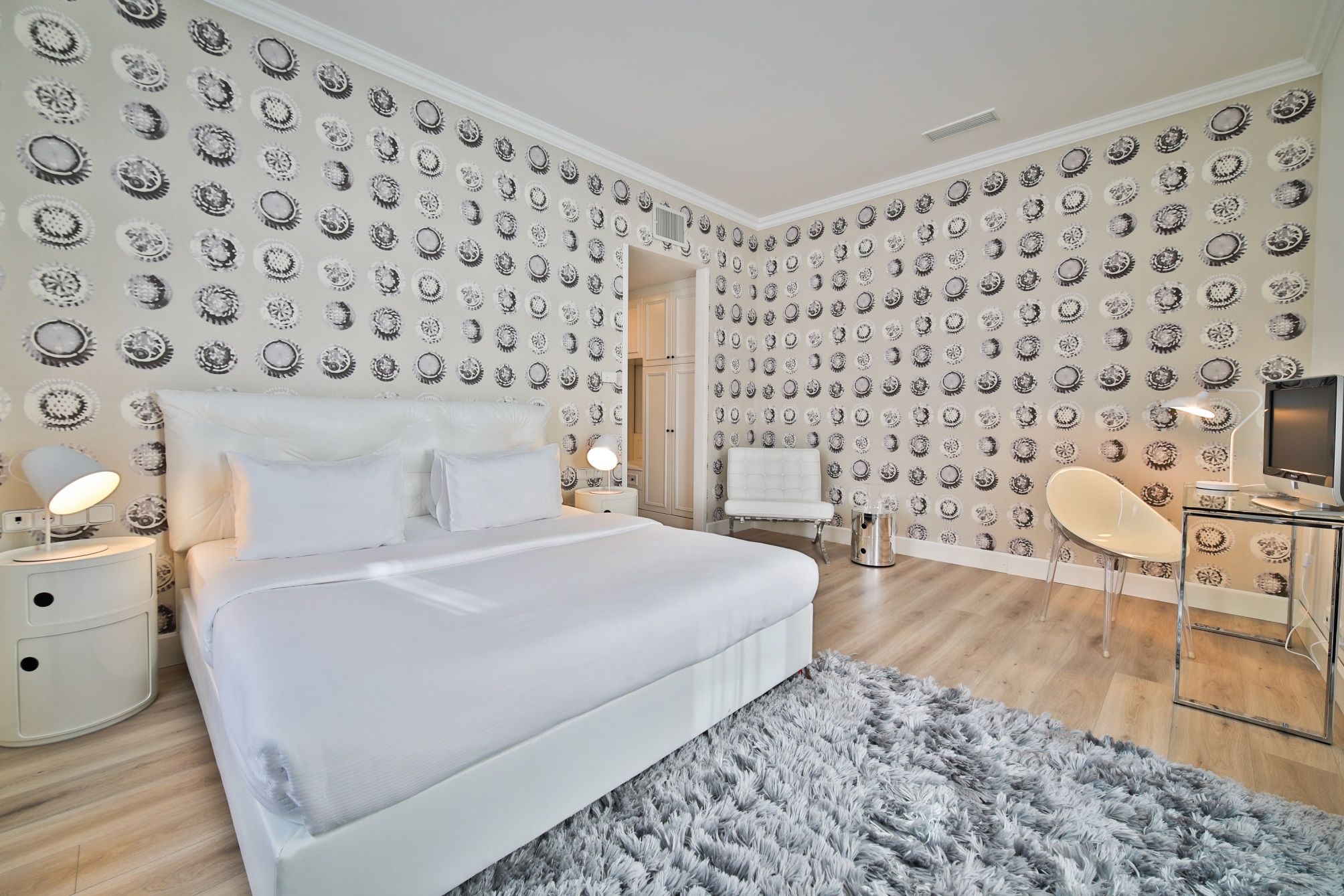 Friday Hotel 1