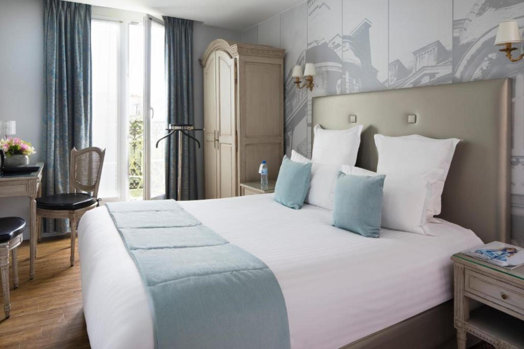 Hotel Plaza Elysées 1