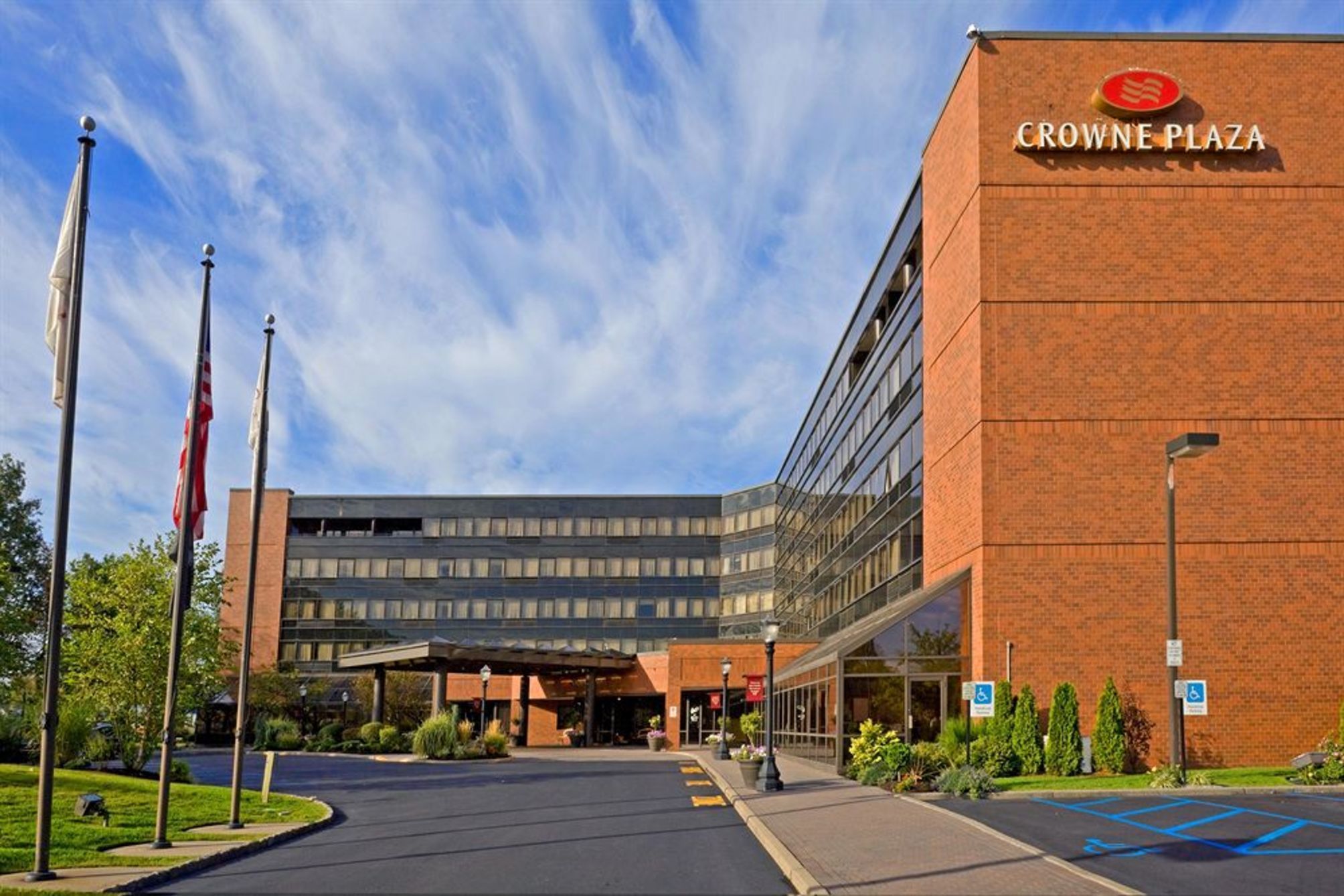 Crowne Plaza EDISON by IHG 1