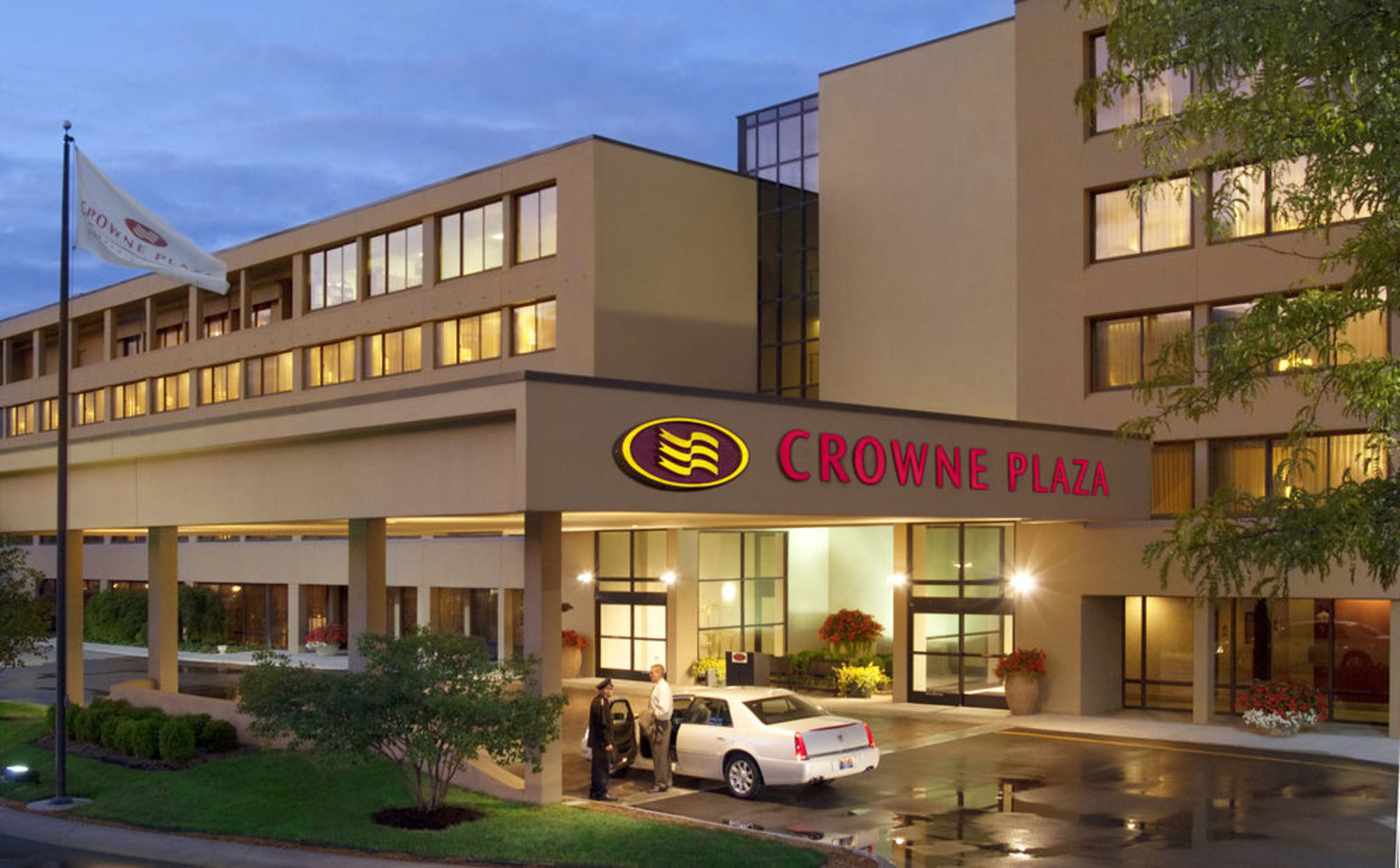 Crowne Plaza INDIANAPOLIS-AIRPORT by IHG 1