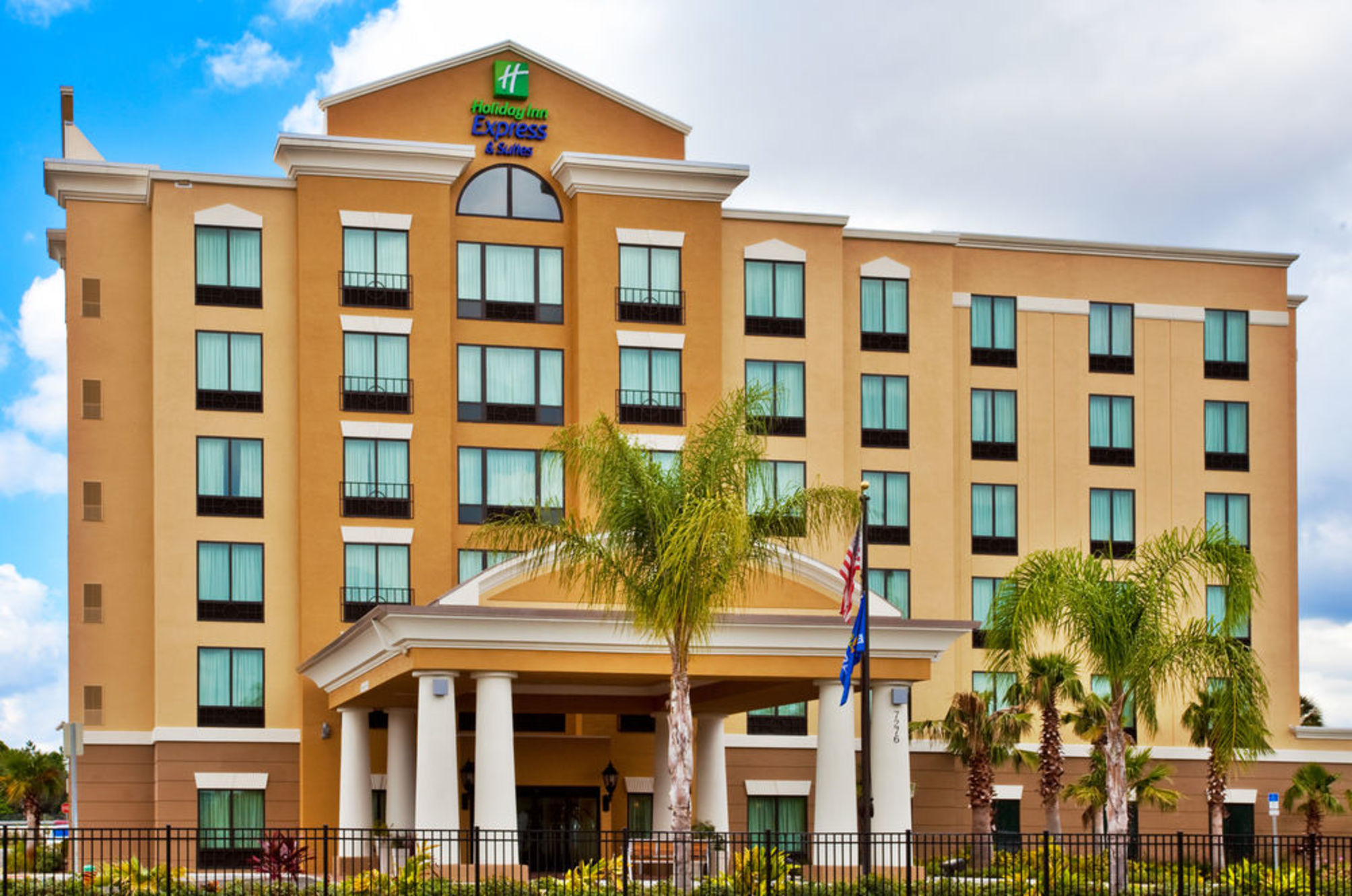 Holiday Inn Express & Suites ORLANDO - INTERNATIONAL DRIVE by IHG 2