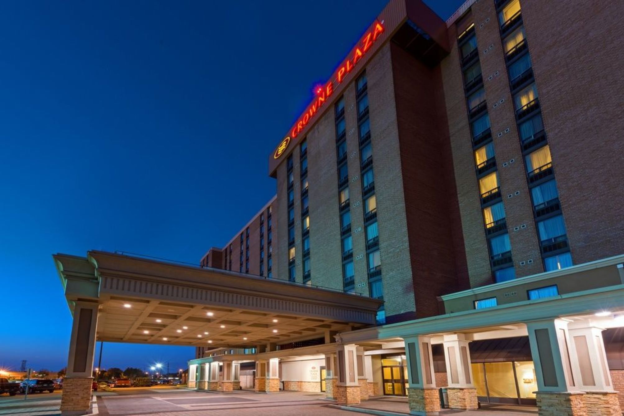 Crowne Plaza TORONTO AIRPORT by IHG 2