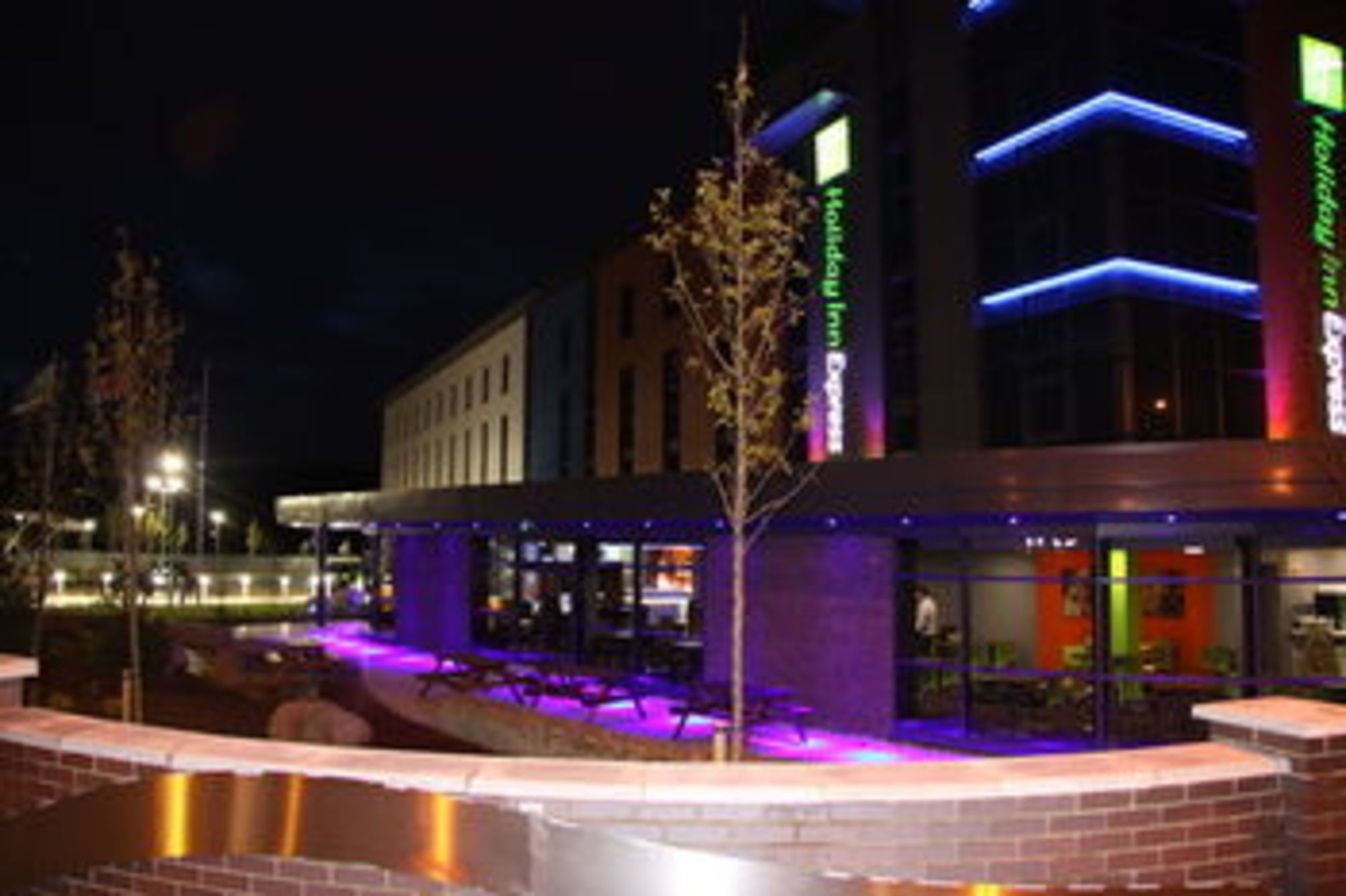 Holiday Inn Express DUNSTABLE by IHG 2
