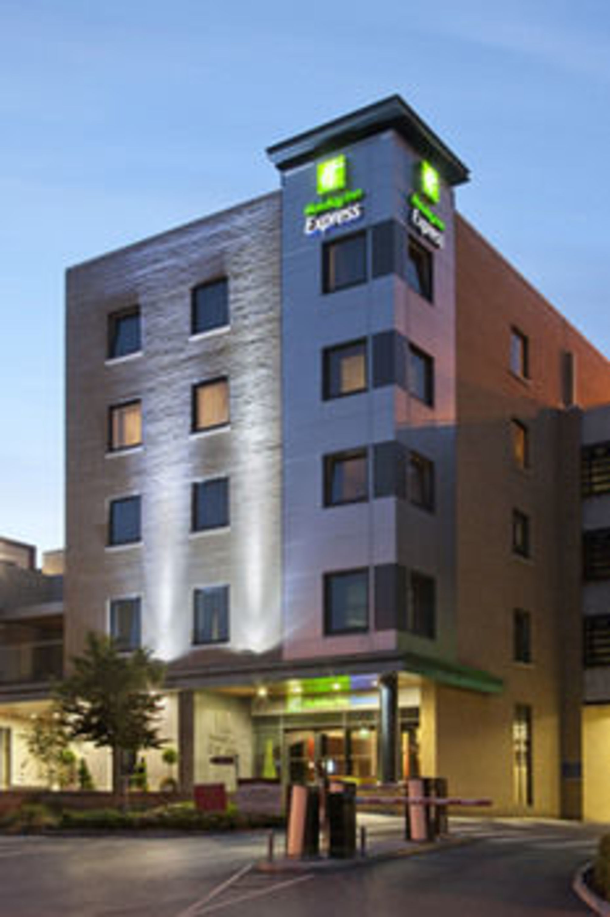 Holiday Inn Express DUBLIN AIRPORT by IHG 2