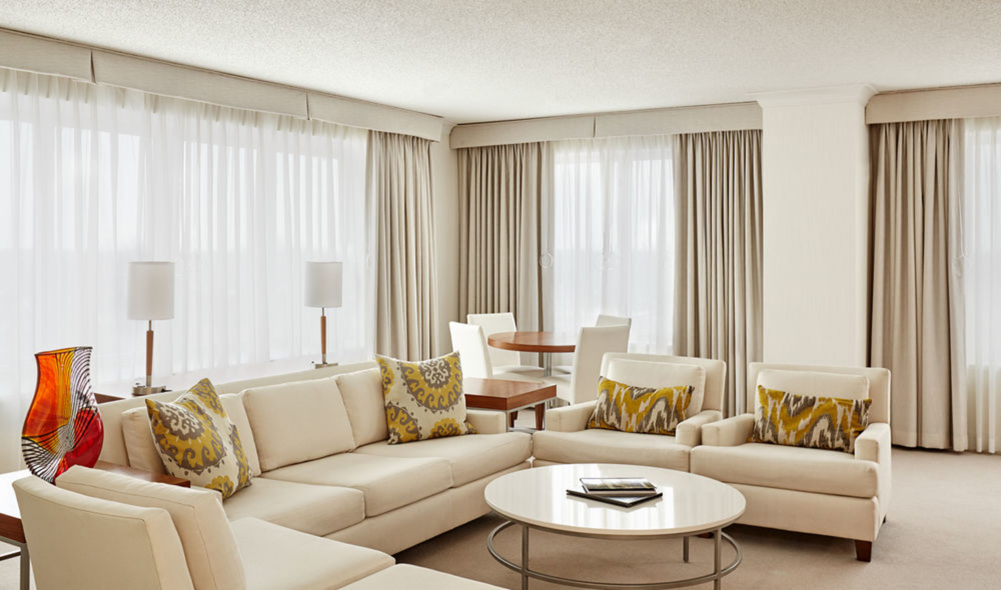 InterContinental Hotels SUITES HOTEL CLEVELAND by IHG 1
