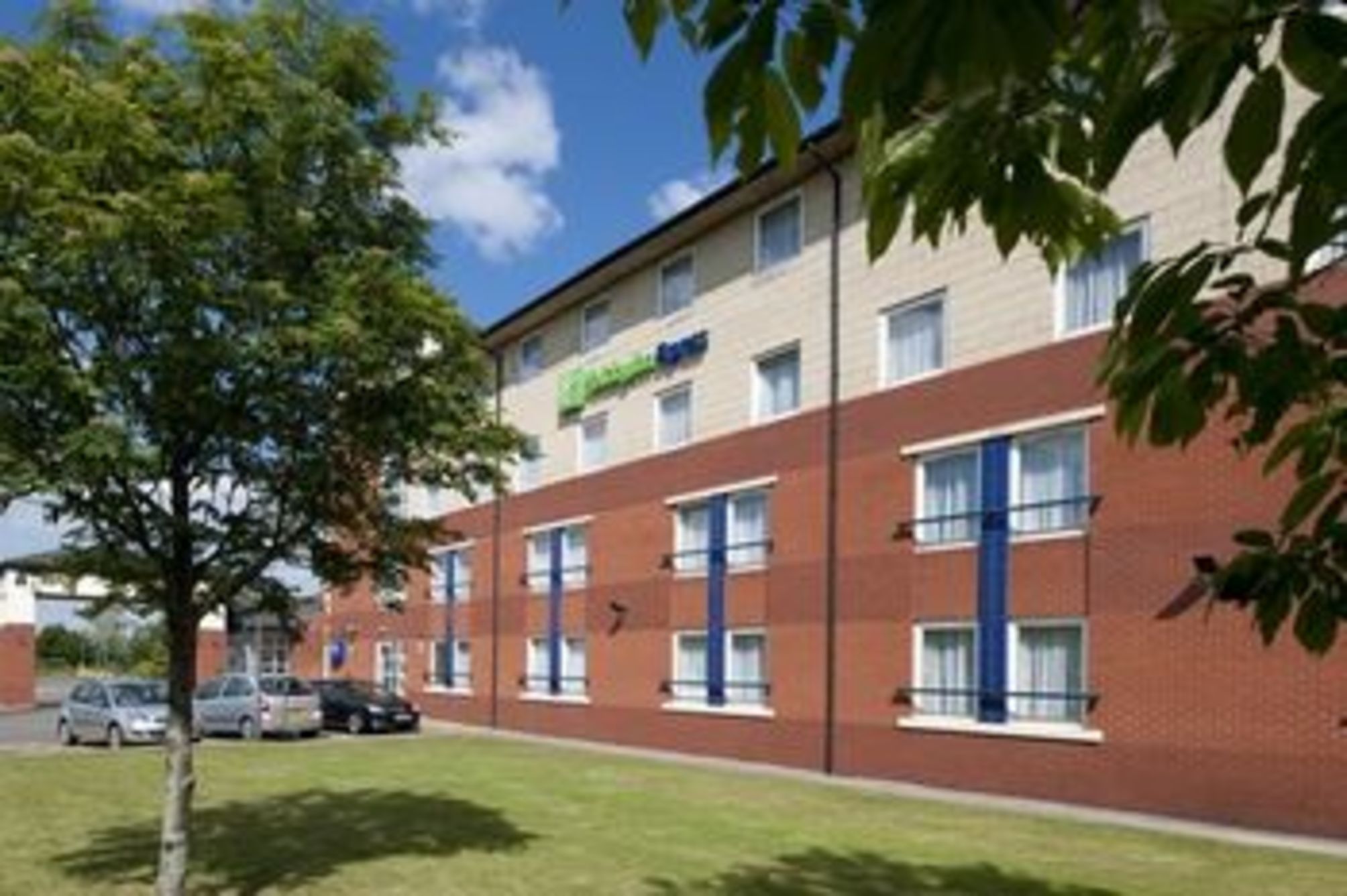 Holiday Inn Express BURTON UPON TRENT by IHG 1