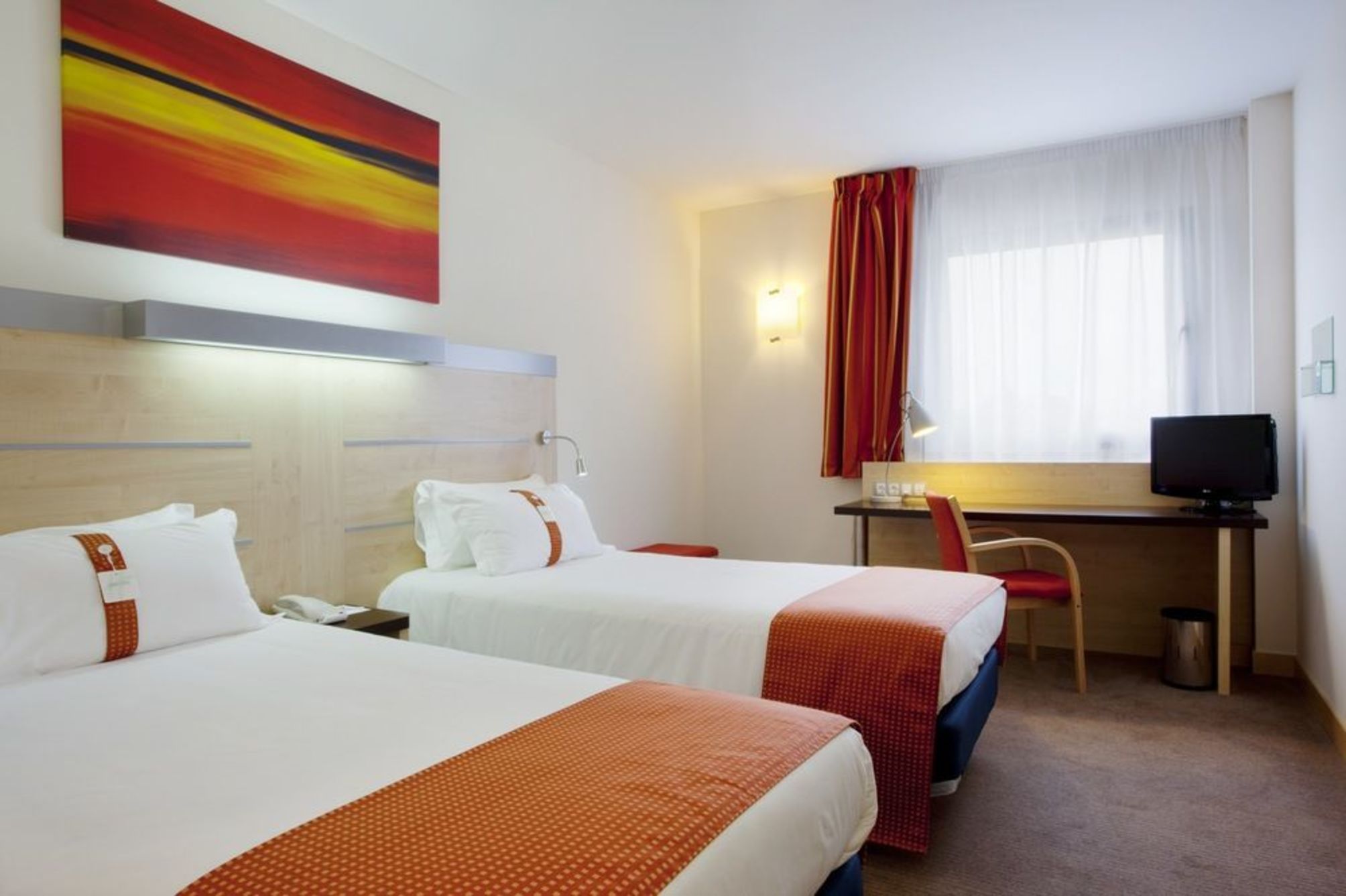 Paris - Vitoria-Gasteiz - Holiday Inn Express VITORIA by IHG - Vitoria-Gasteiz