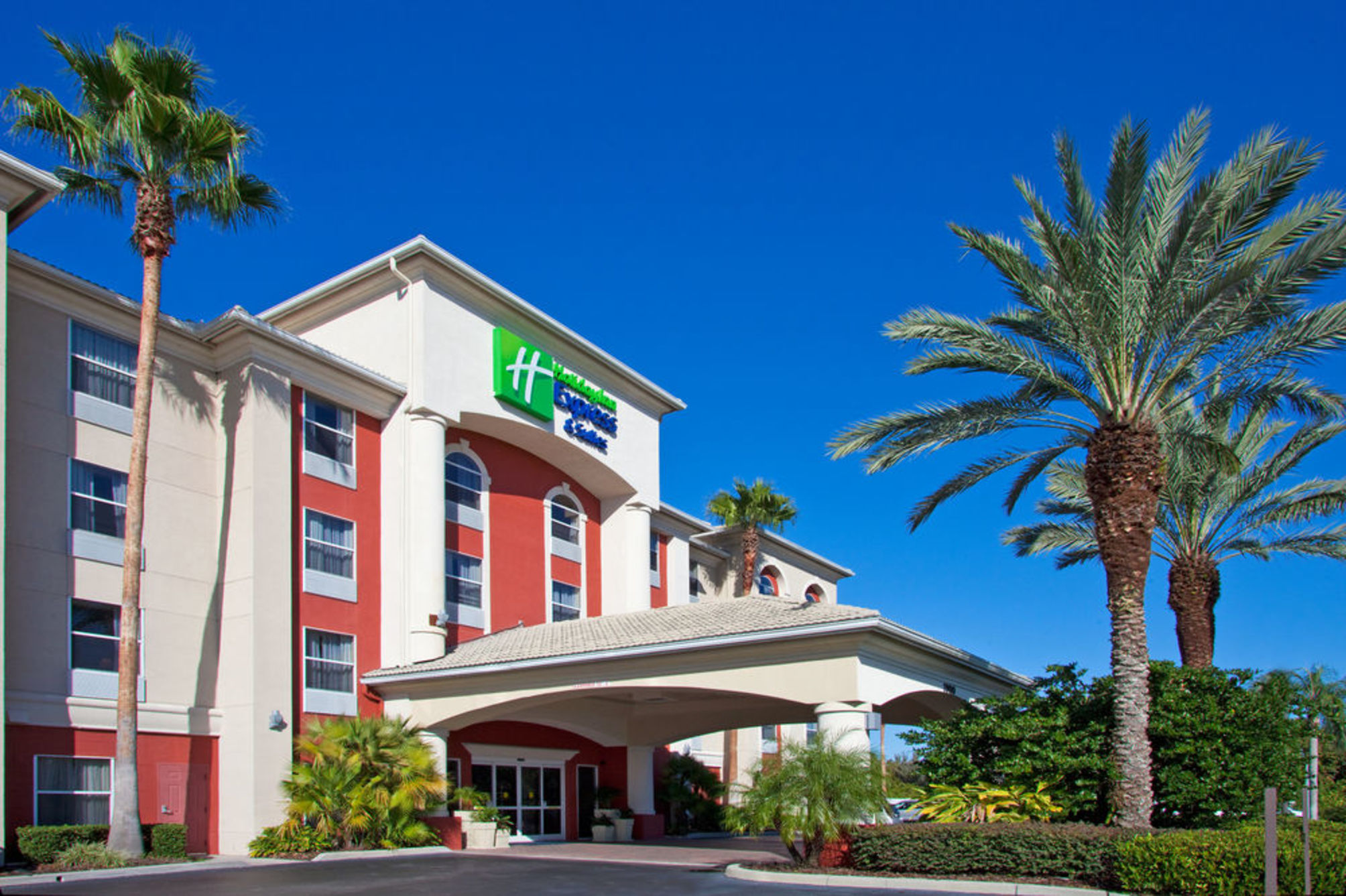 Holiday Inn Express & Suites ORLANDO INTERNATIONAL AIRPORT by IHG 1
