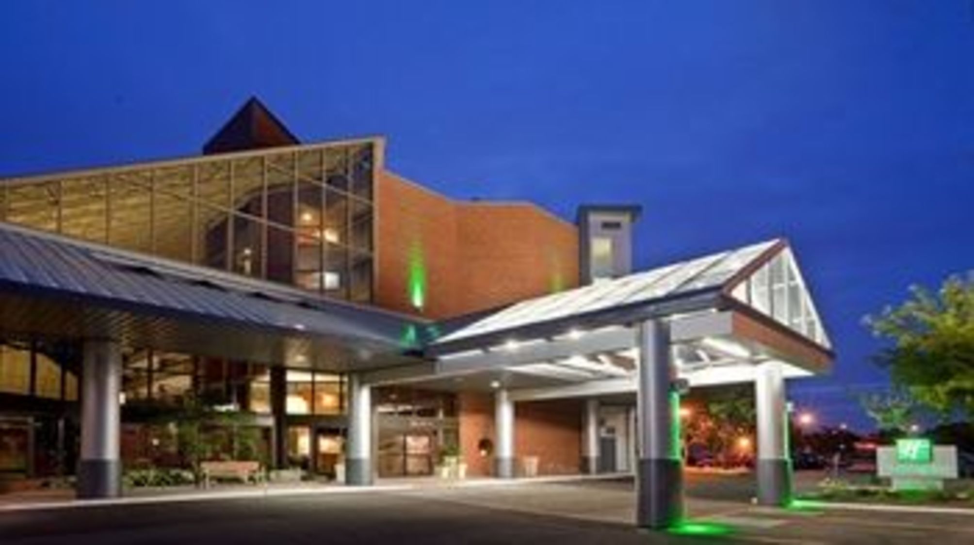 Holiday Inn OAKVILLE (CENTRE) by IHG 1