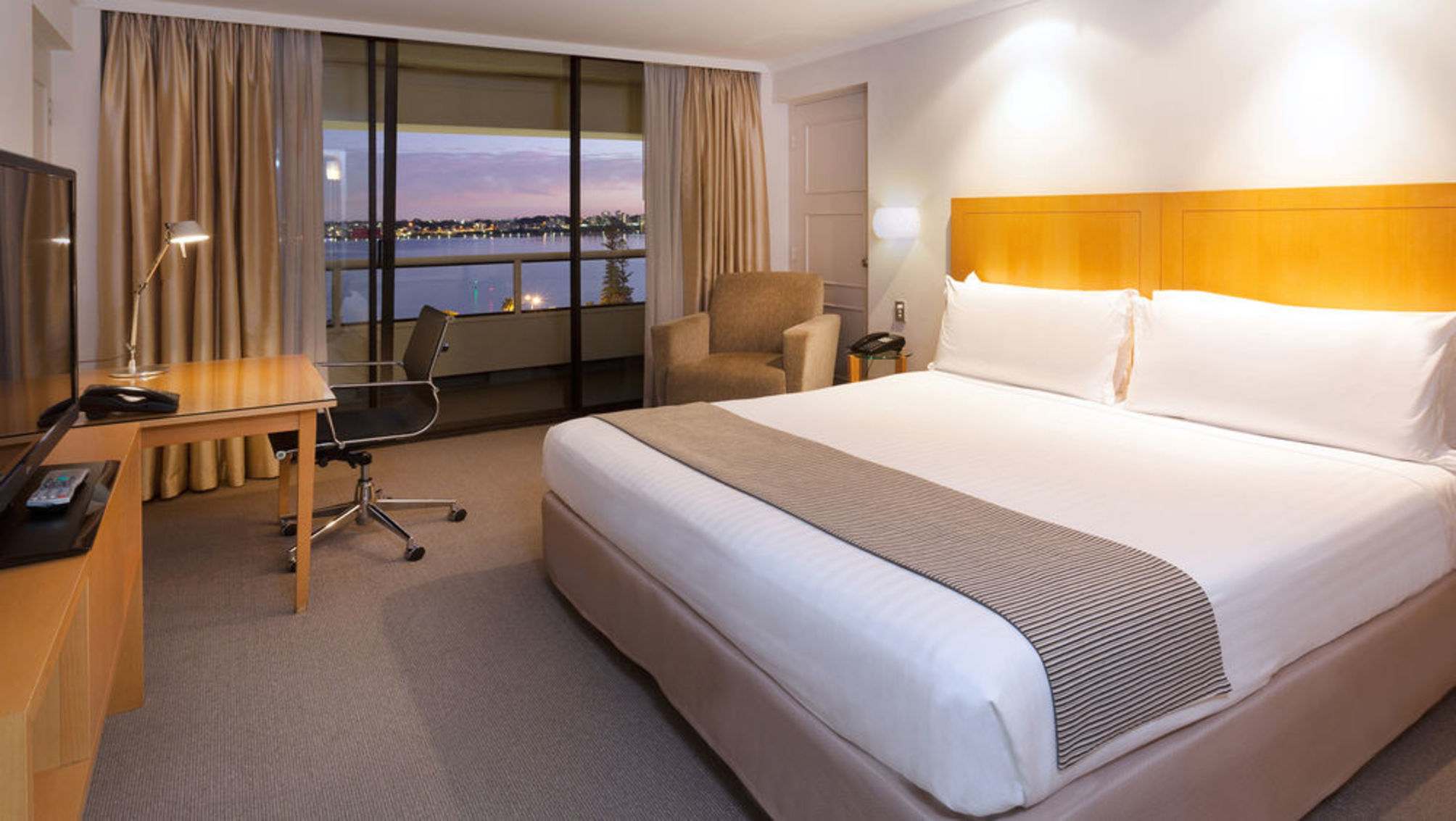 Crowne Plaza PERTH by IHG 1