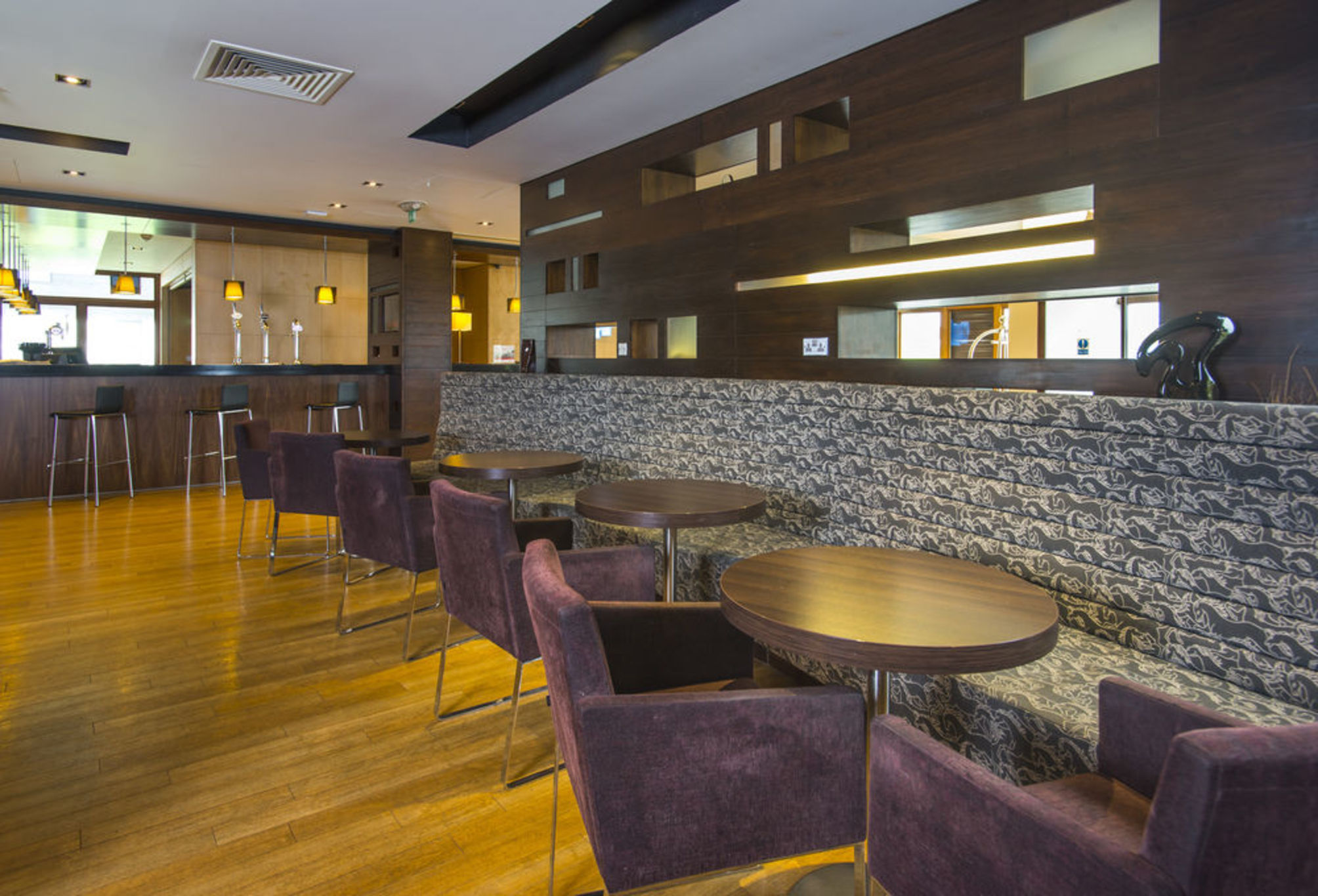 Holiday Inn Express LONDON - EPSOM DOWNS by IHG 1