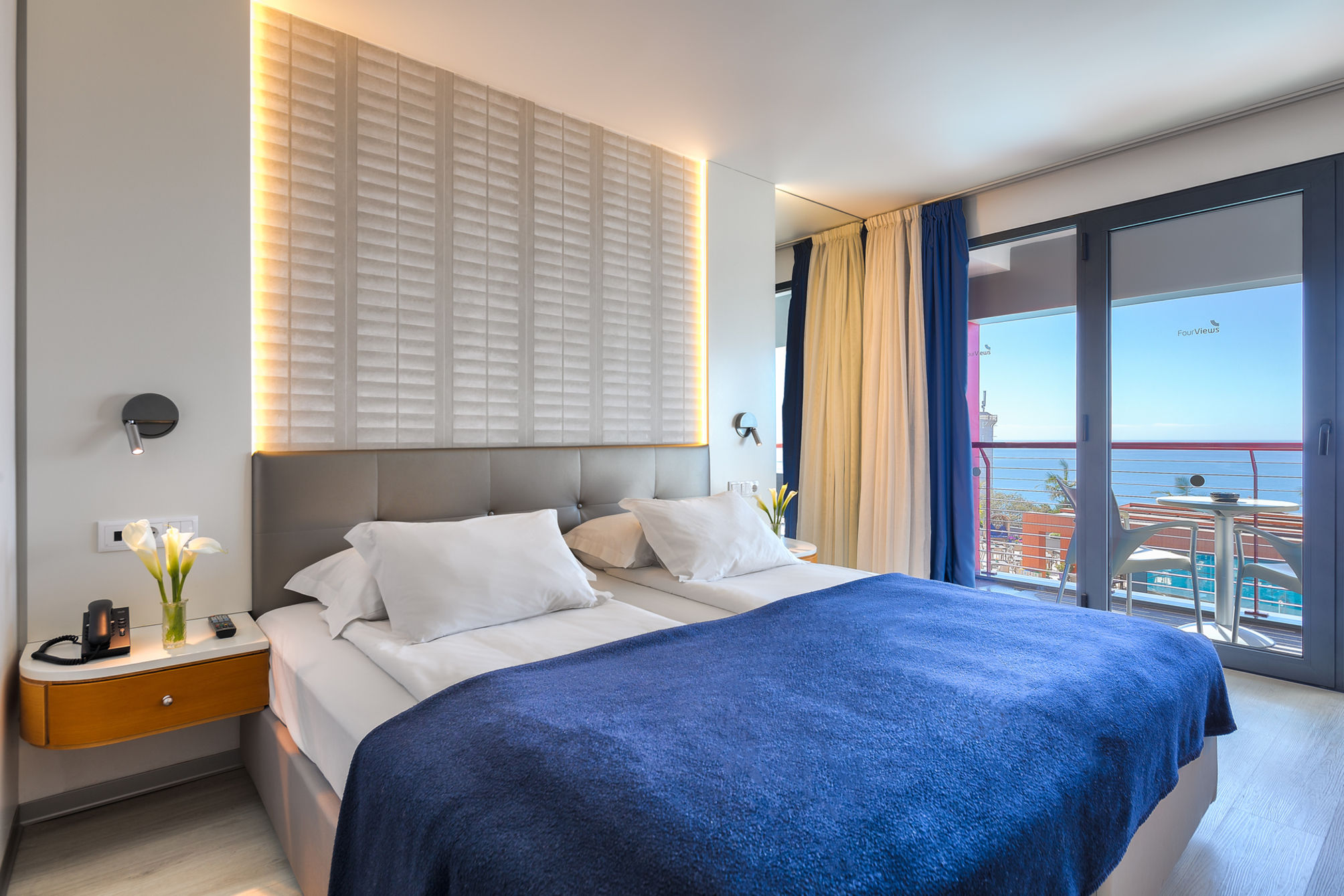 Twin room with sea view