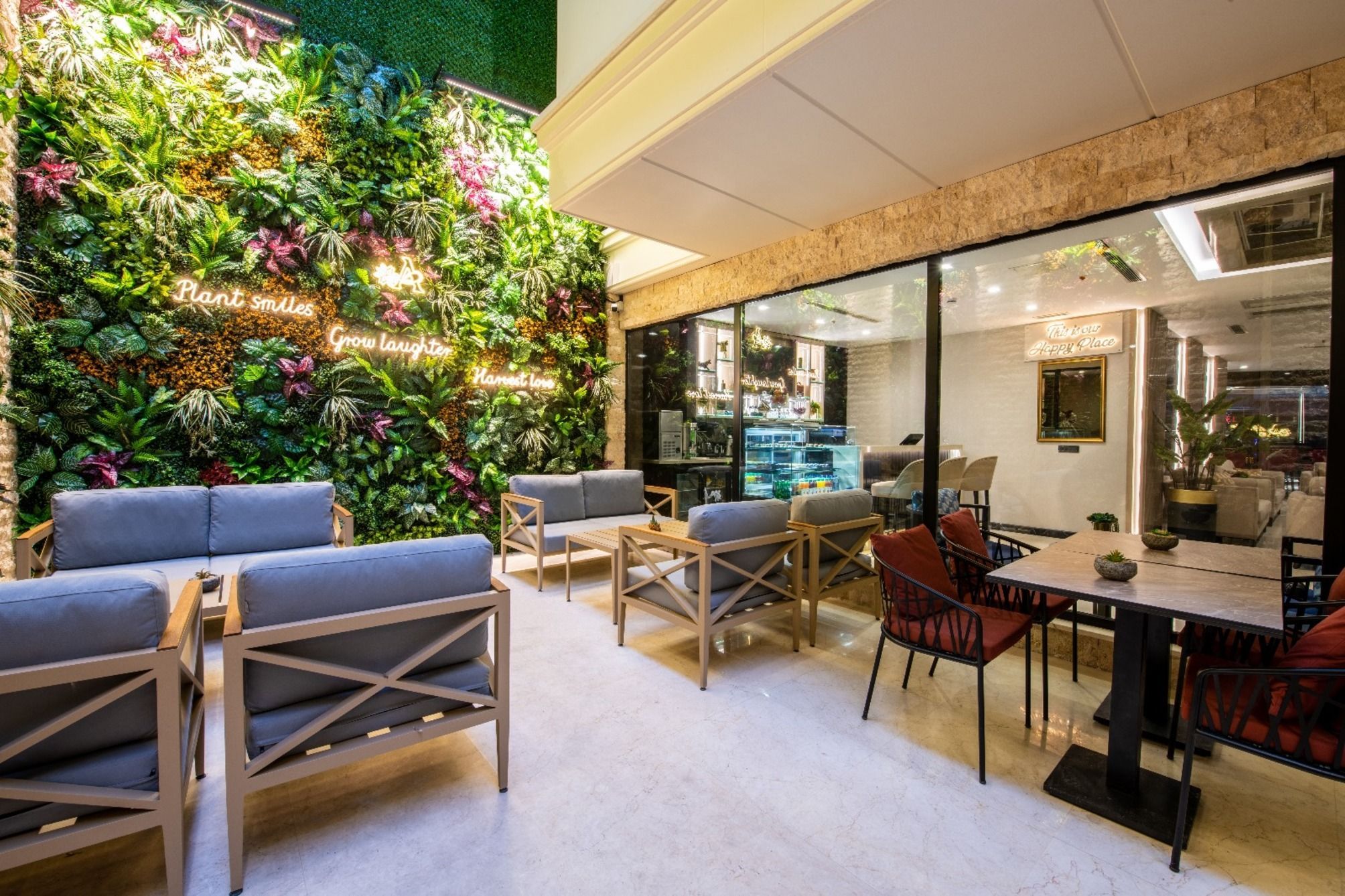 Aprilis Deluxe Hotel 2