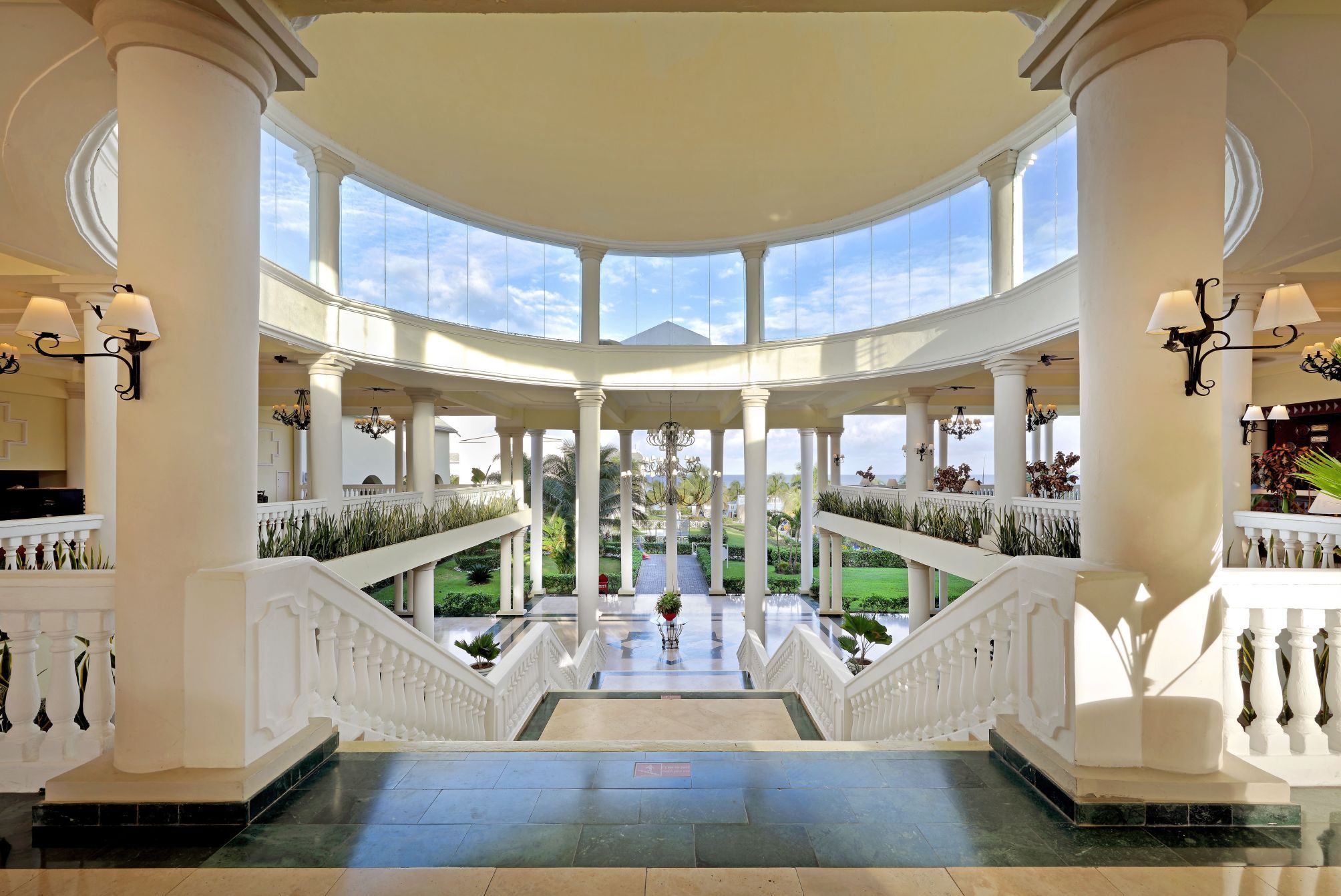 Grand Palladium Lady Hamilton Resort And Spa All-Inclusive 2