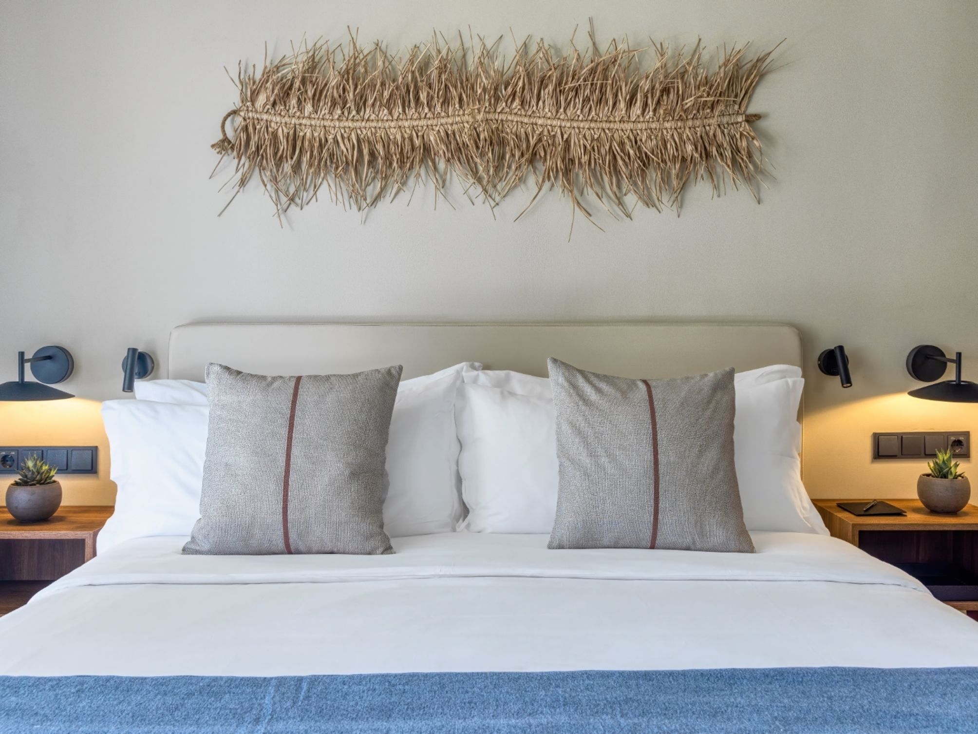 Grand room tropical nest