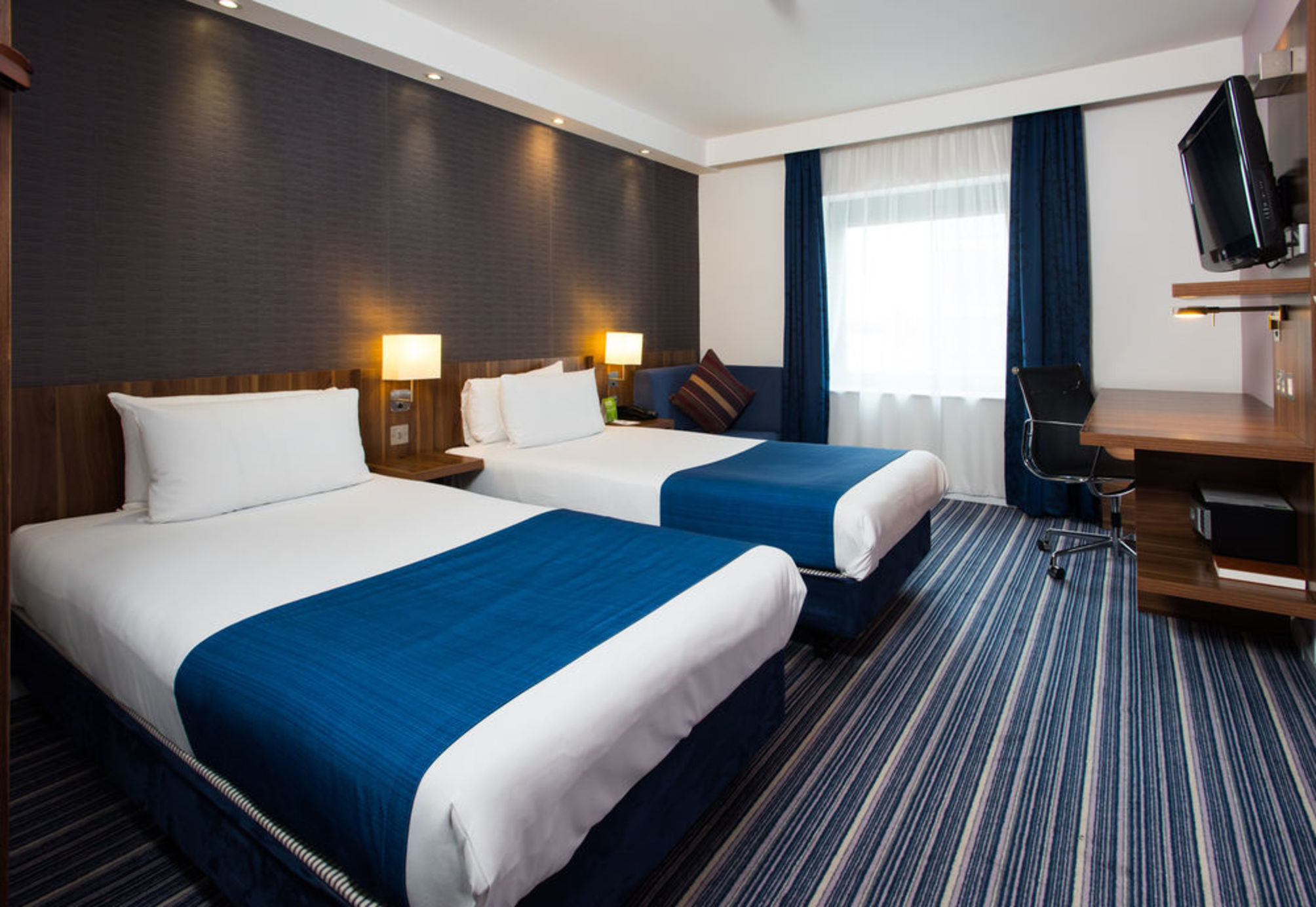 Holiday Inn Express LONDON - WIMBLEDON SOUTH by IHG 2