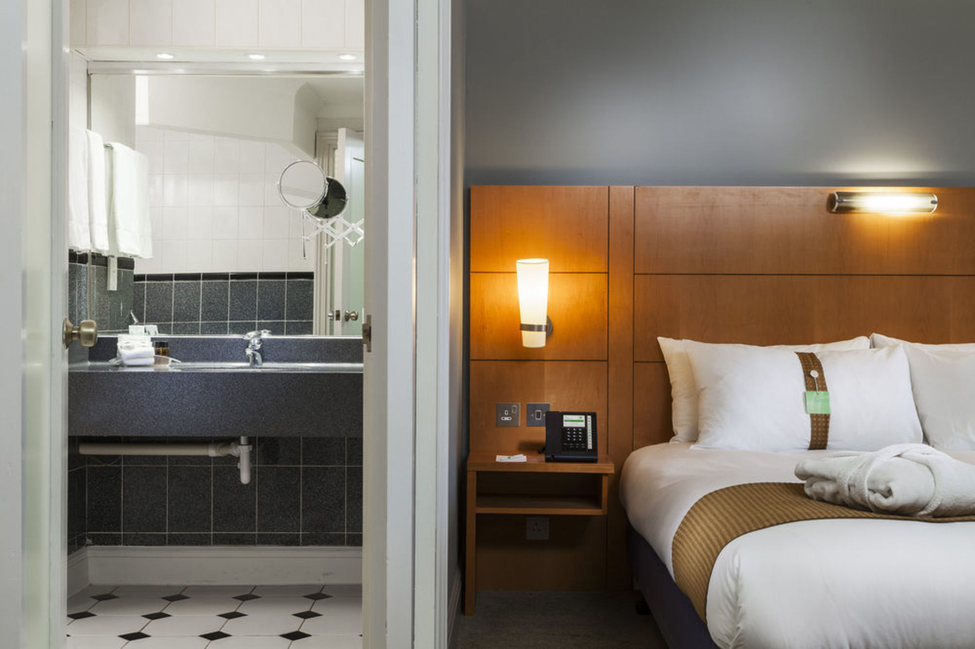 Holiday Inn LONDON - SUTTON by IHG 2