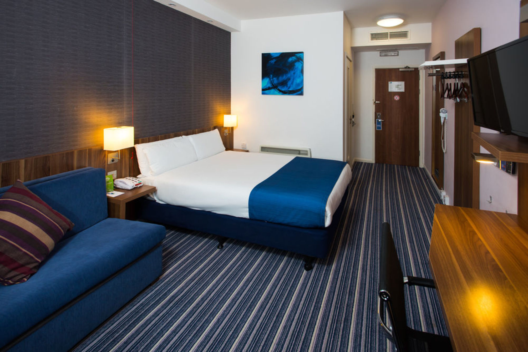 Holiday Inn Express LONDON - WIMBLEDON SOUTH by IHG 1