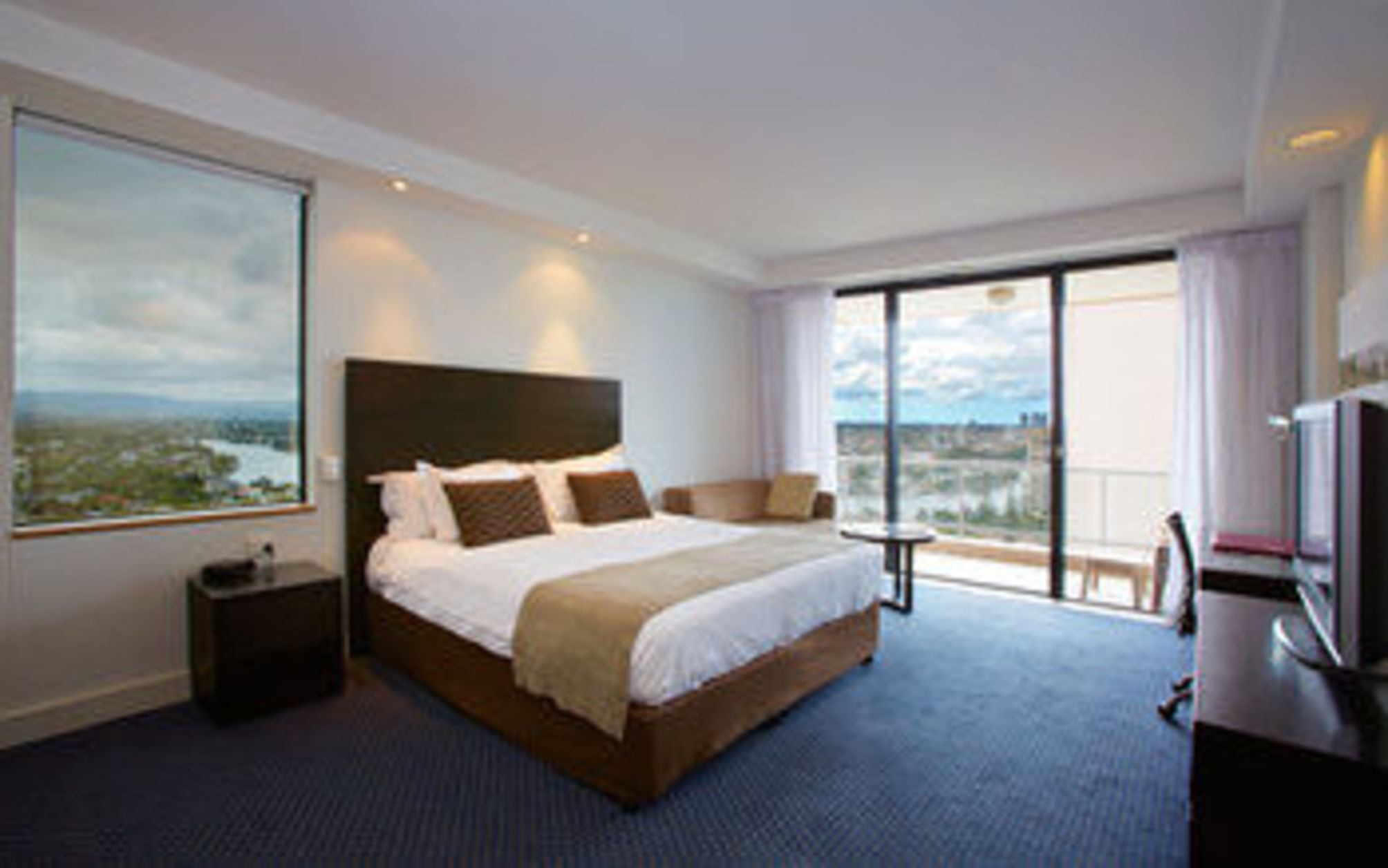 Crowne Plaza SURFERS PARADISE by IHG 2