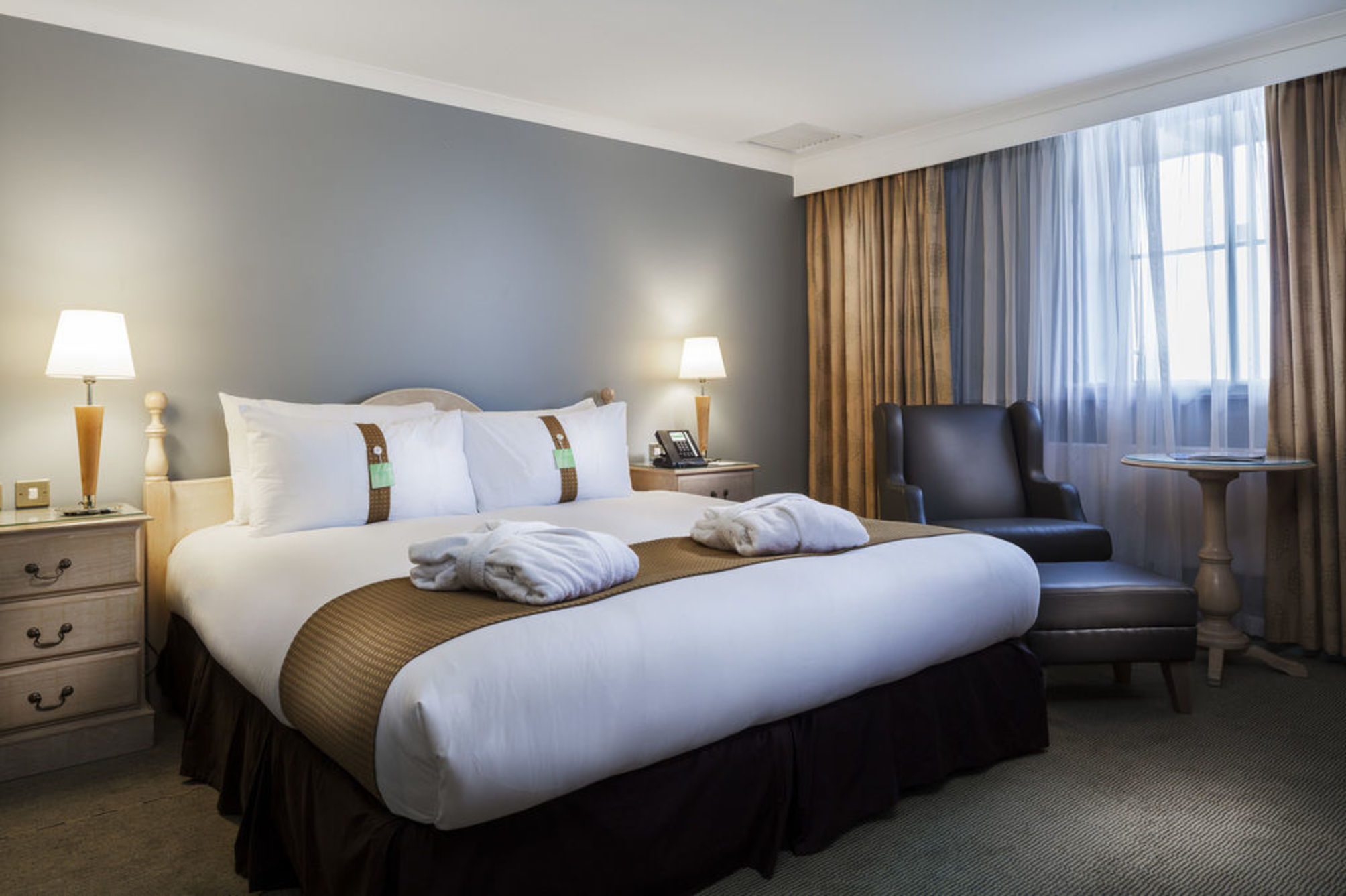 Holiday Inn LONDON - SUTTON by IHG 1