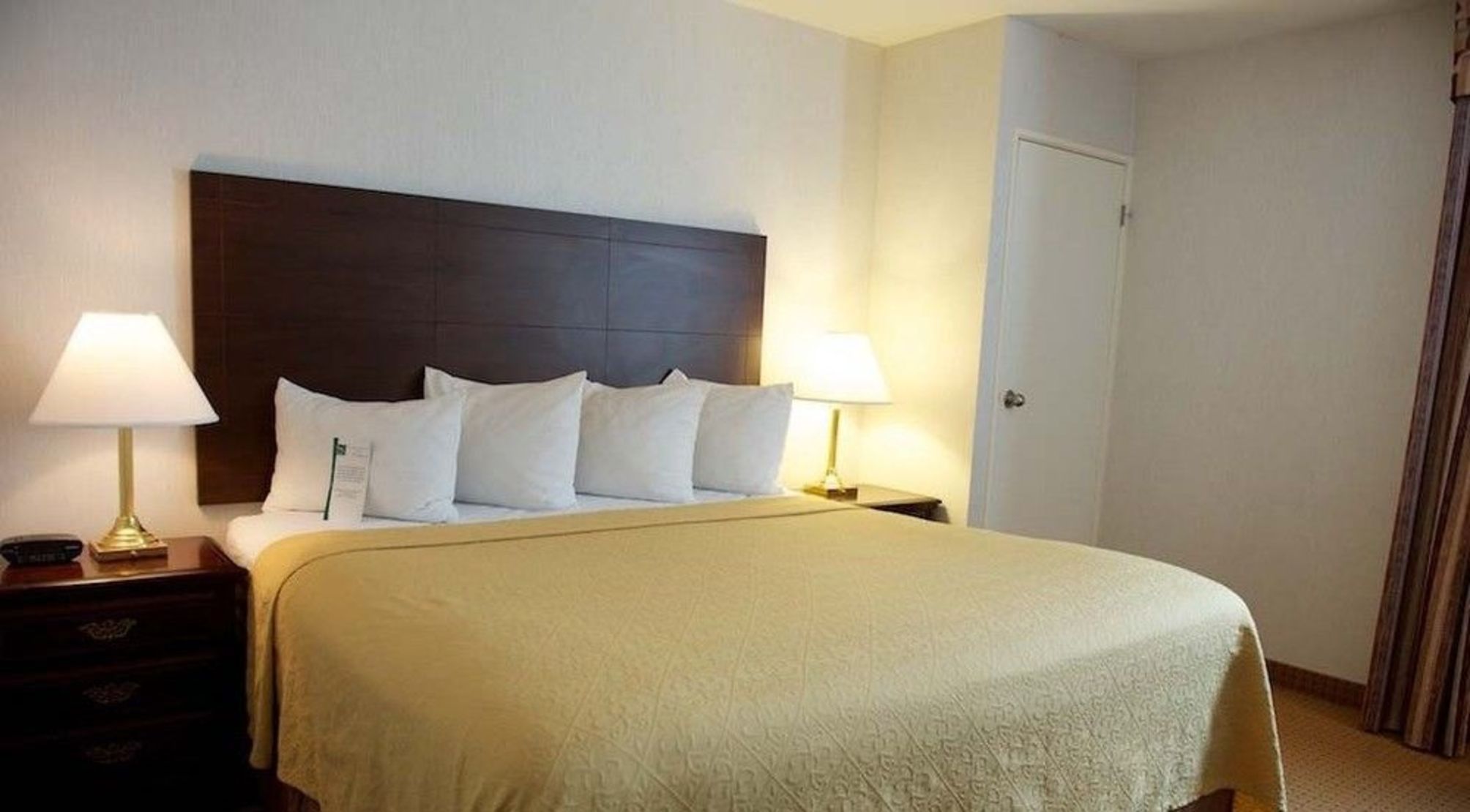 Holiday Inn Express & Suites TORONTO AIRPORT WEST by IHG 1
